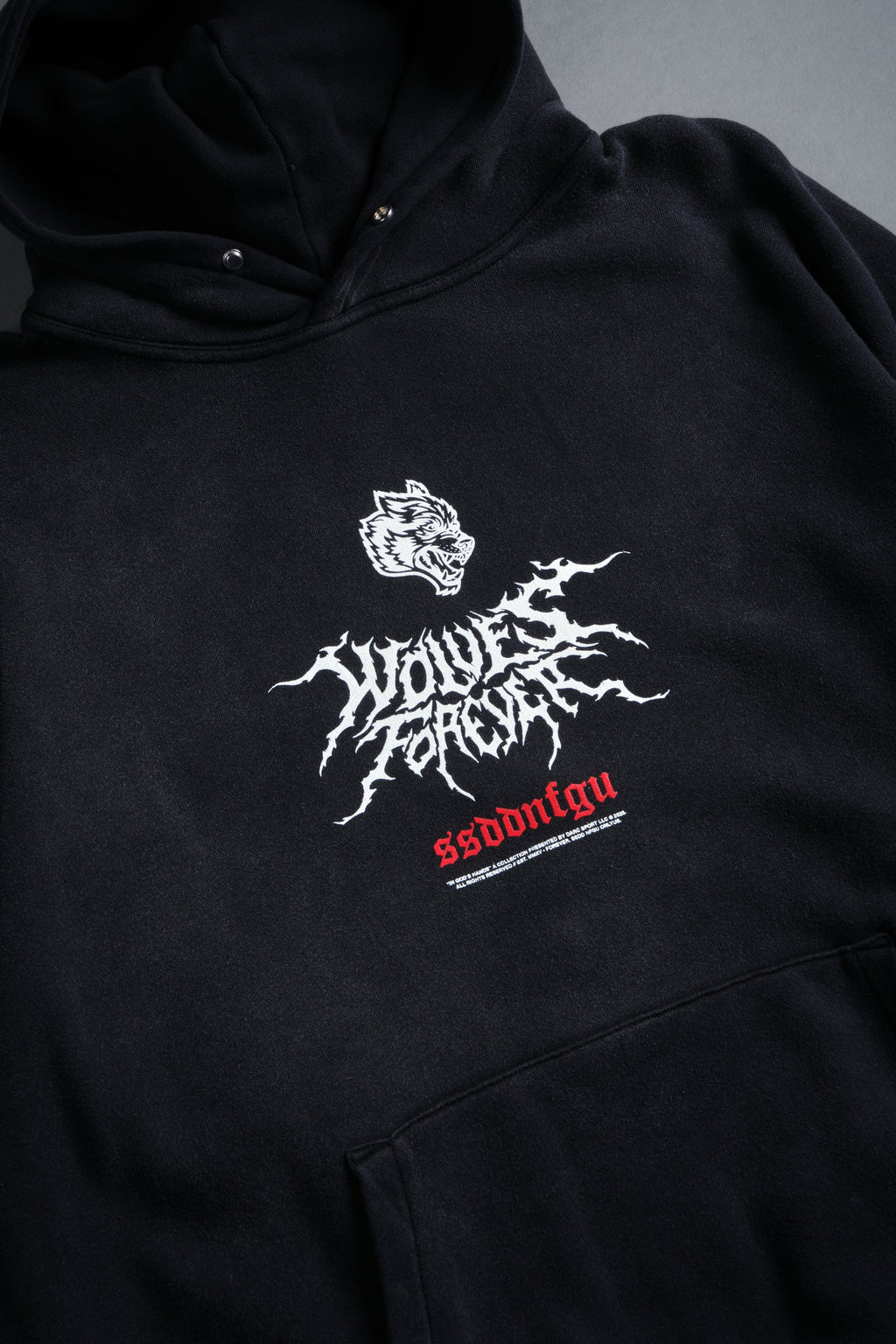 Mori Rose "Pierce" Hoodie in Black Drift Wash — imagem 16
