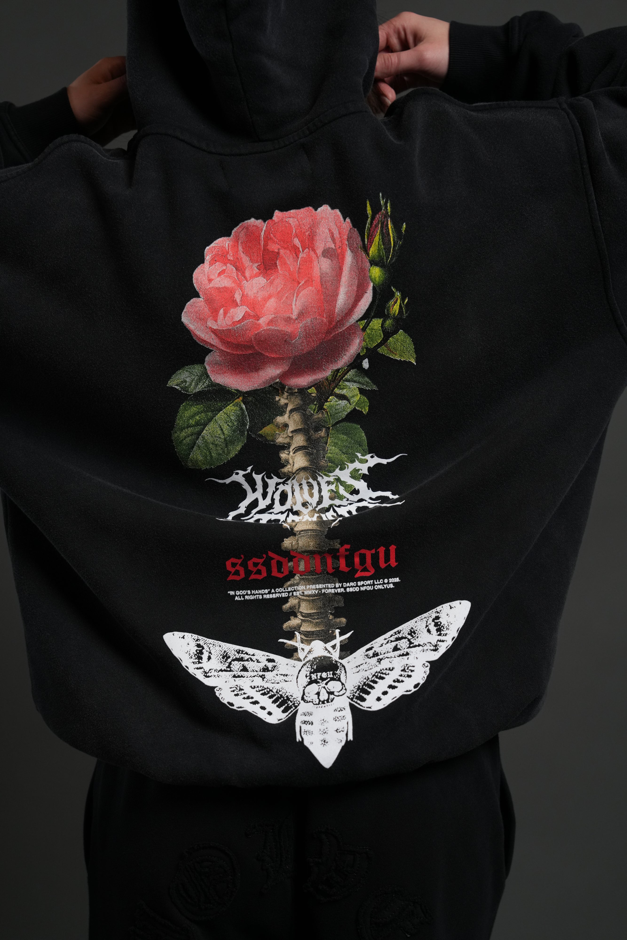 Mori Rose "Pierce" Hoodie in Black Drift Wash — imagem 14