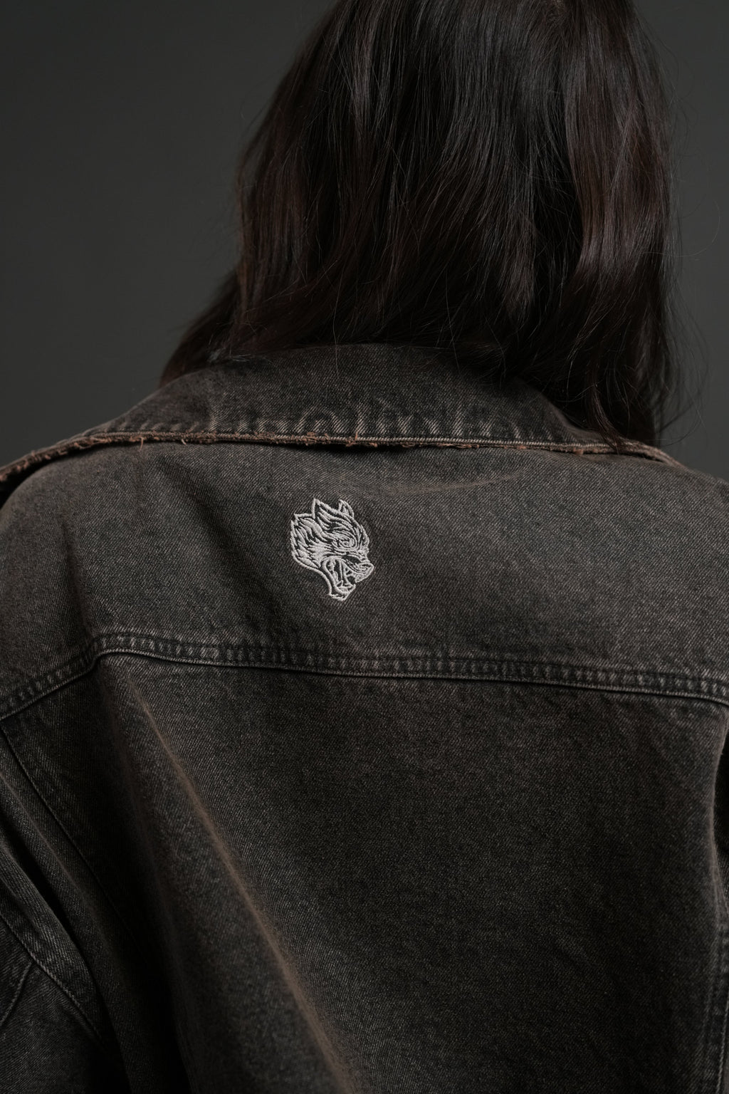 Darc Sport Wolves Jax Denim Jacket in Mojave Brown - imagem 13