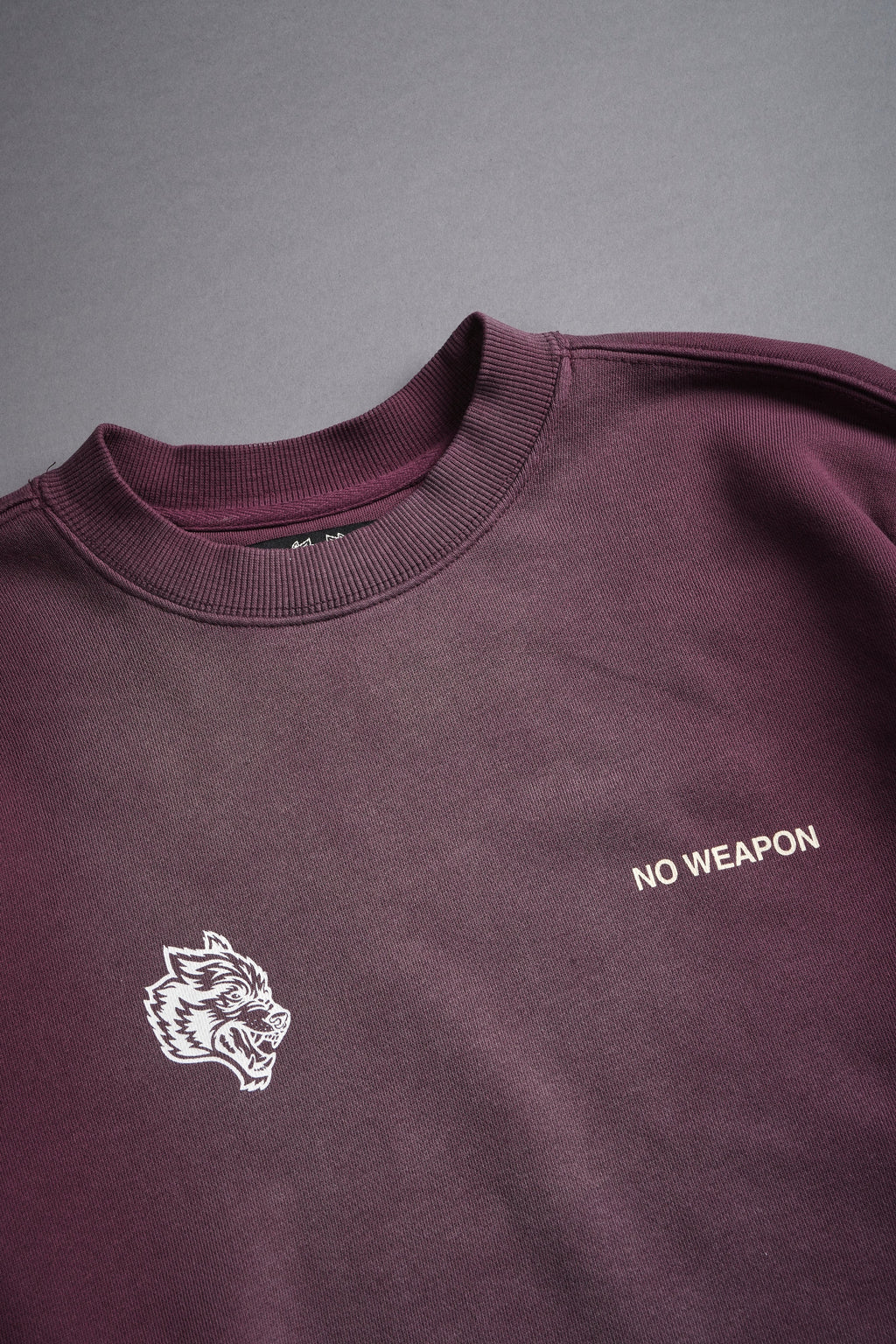 No Weapon Shall Prosper (Cropped) Crewneck in Cherry Wine Tonal Sun Fade — imagem 7