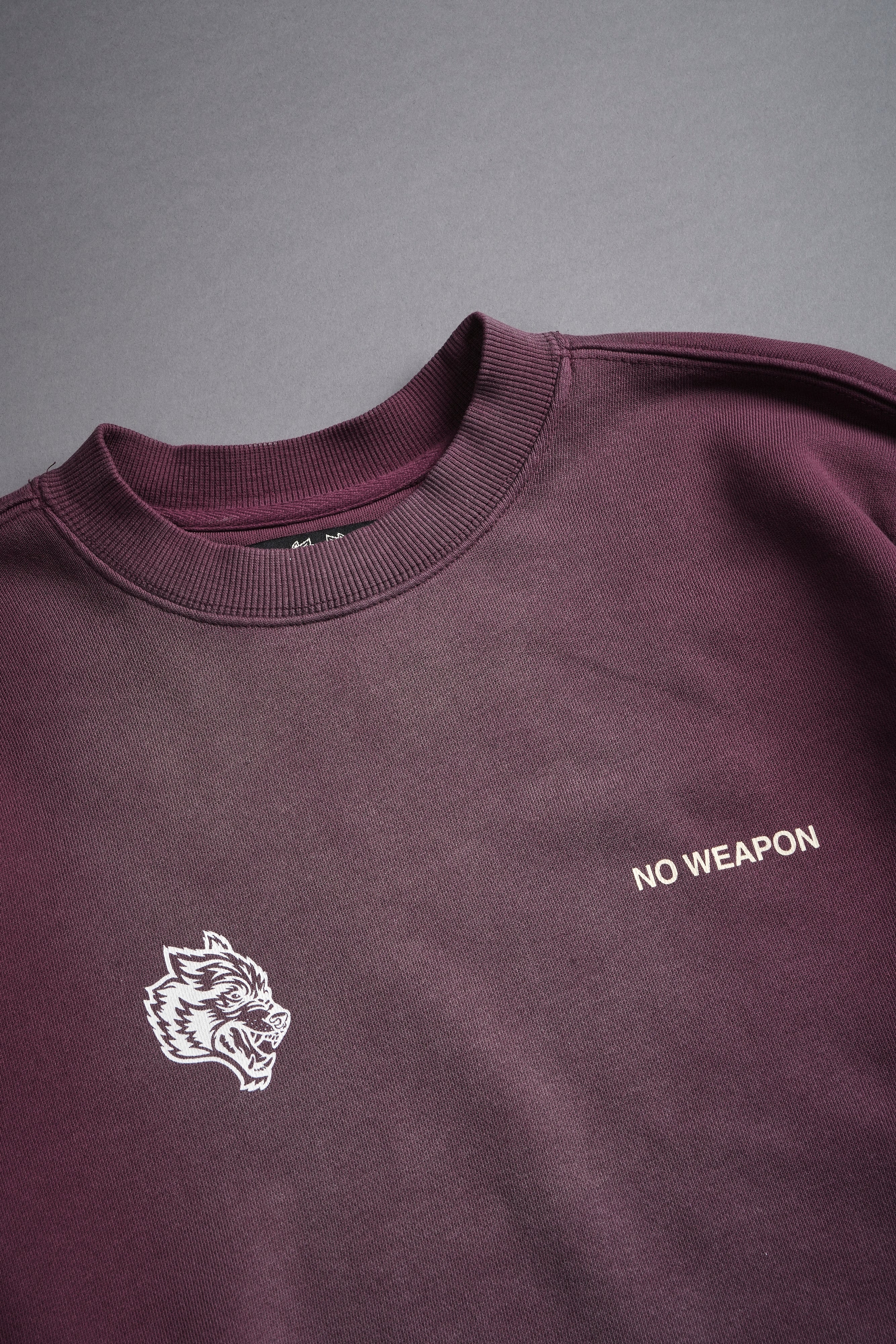No Weapon Shall Prosper (Cropped) Crewneck in Cherry Wine Tonal Sun Fade — imagem 7