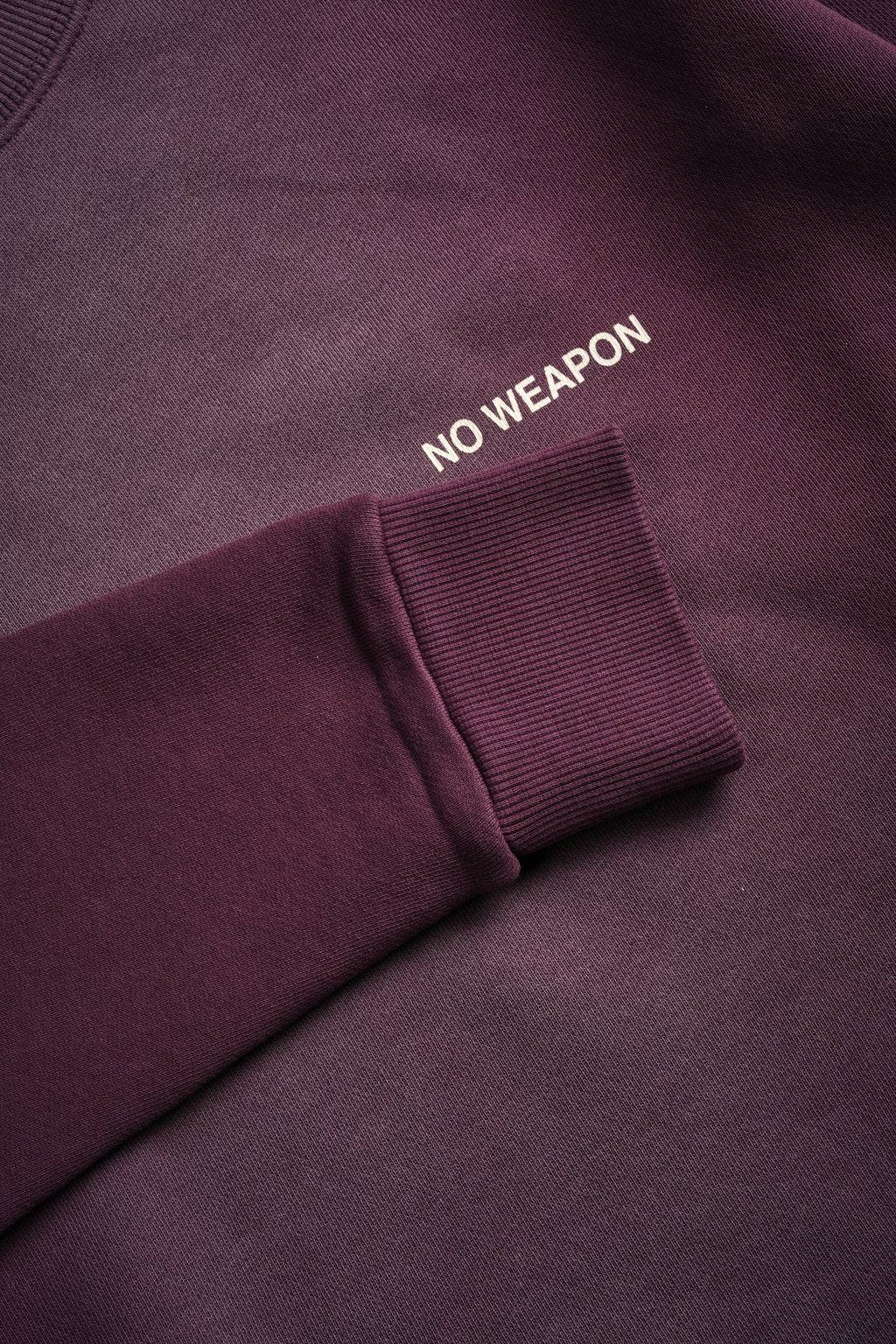 No Weapon Shall Prosper (Cropped) Crewneck in Cherry Wine Tonal Sun Fade — imagem 6