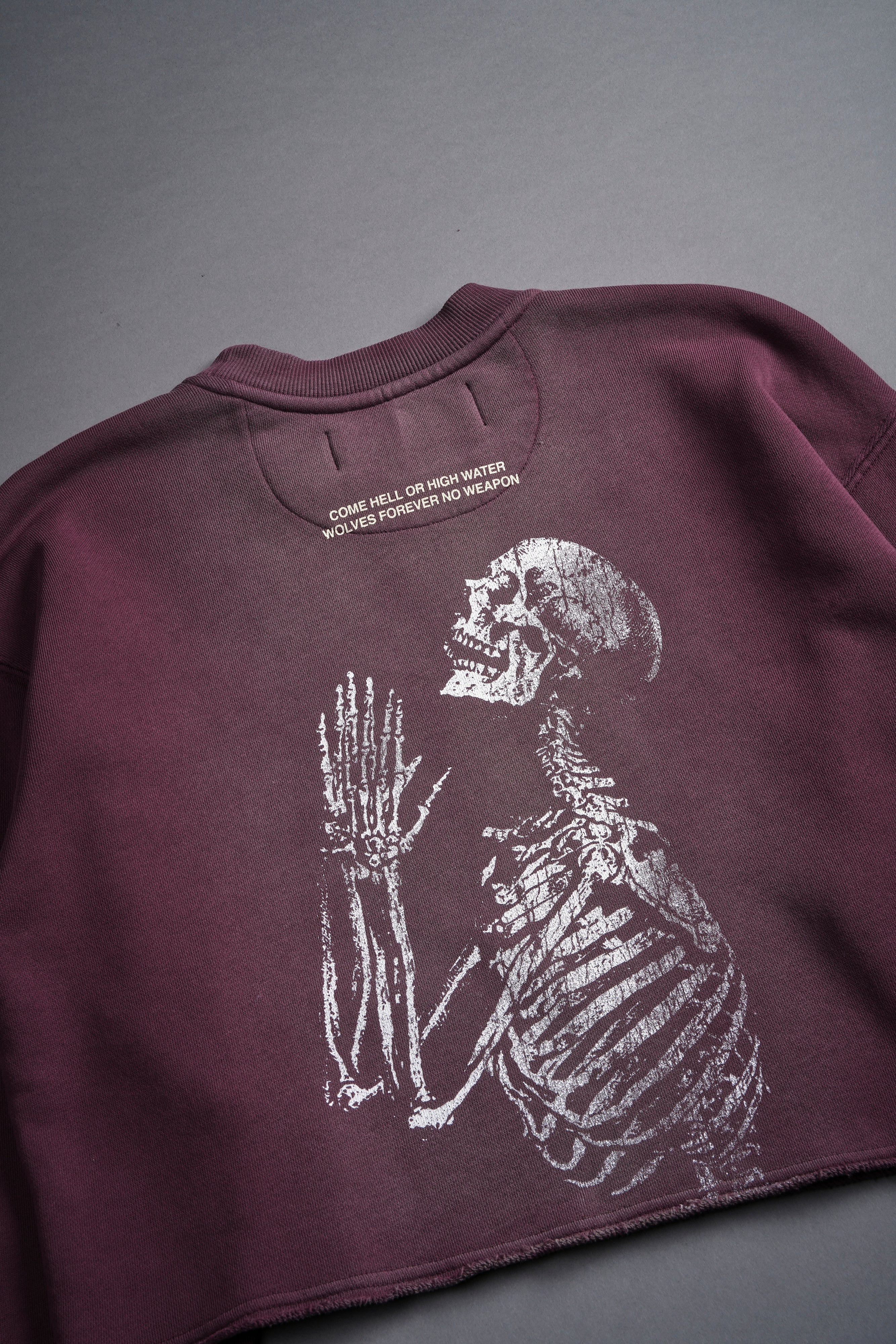 No Weapon Shall Prosper (Cropped) Crewneck in Cherry Wine Tonal Sun Fade — imagem 10