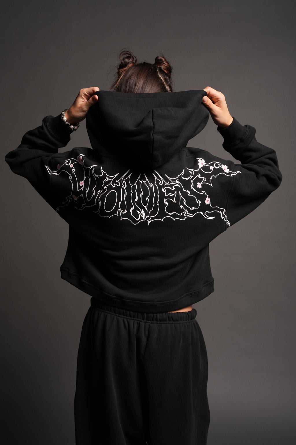 Sakura Hesh Dempsey Cropped Hoodie In Black — imagem 2