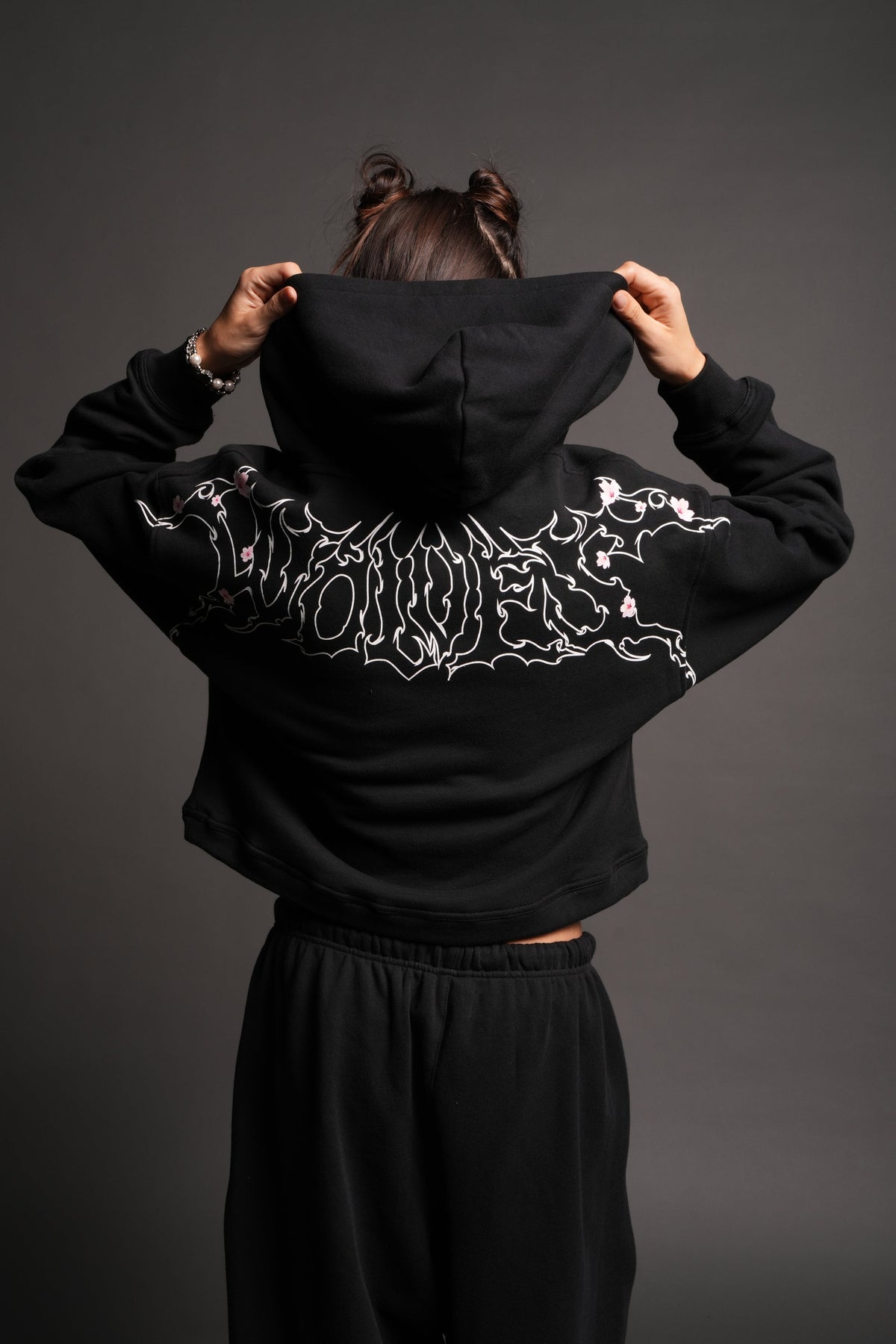 Sakura Hesh Dempsey Cropped Hoodie In Black — imagem 2