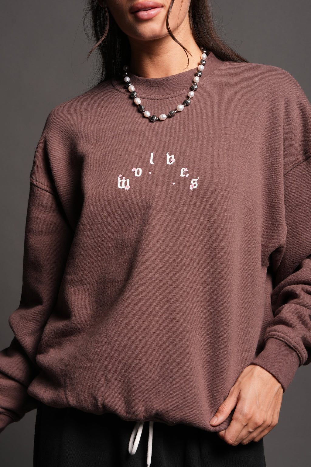 Sakura Pyramid Premium London Crewneck In Rose Taupe — imagem 3