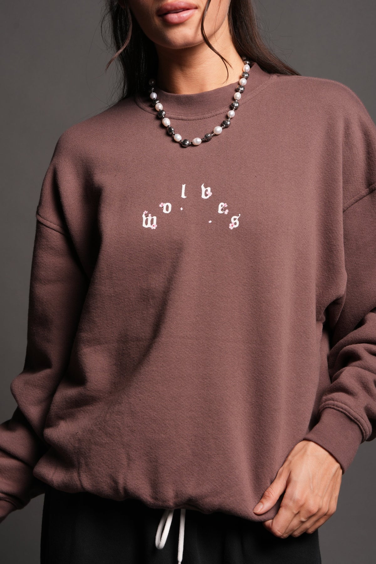 Sakura Pyramid Premium London Crewneck In Rose Taupe — imagem 3