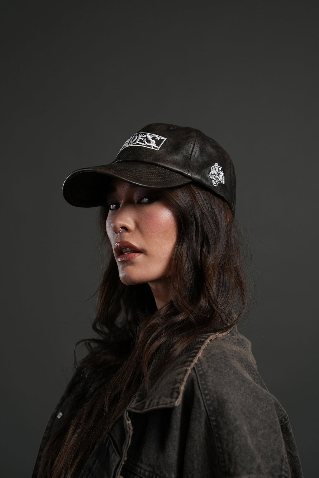 Midnight Wolves Faux Leather Dad Hat in Black — imagem 4