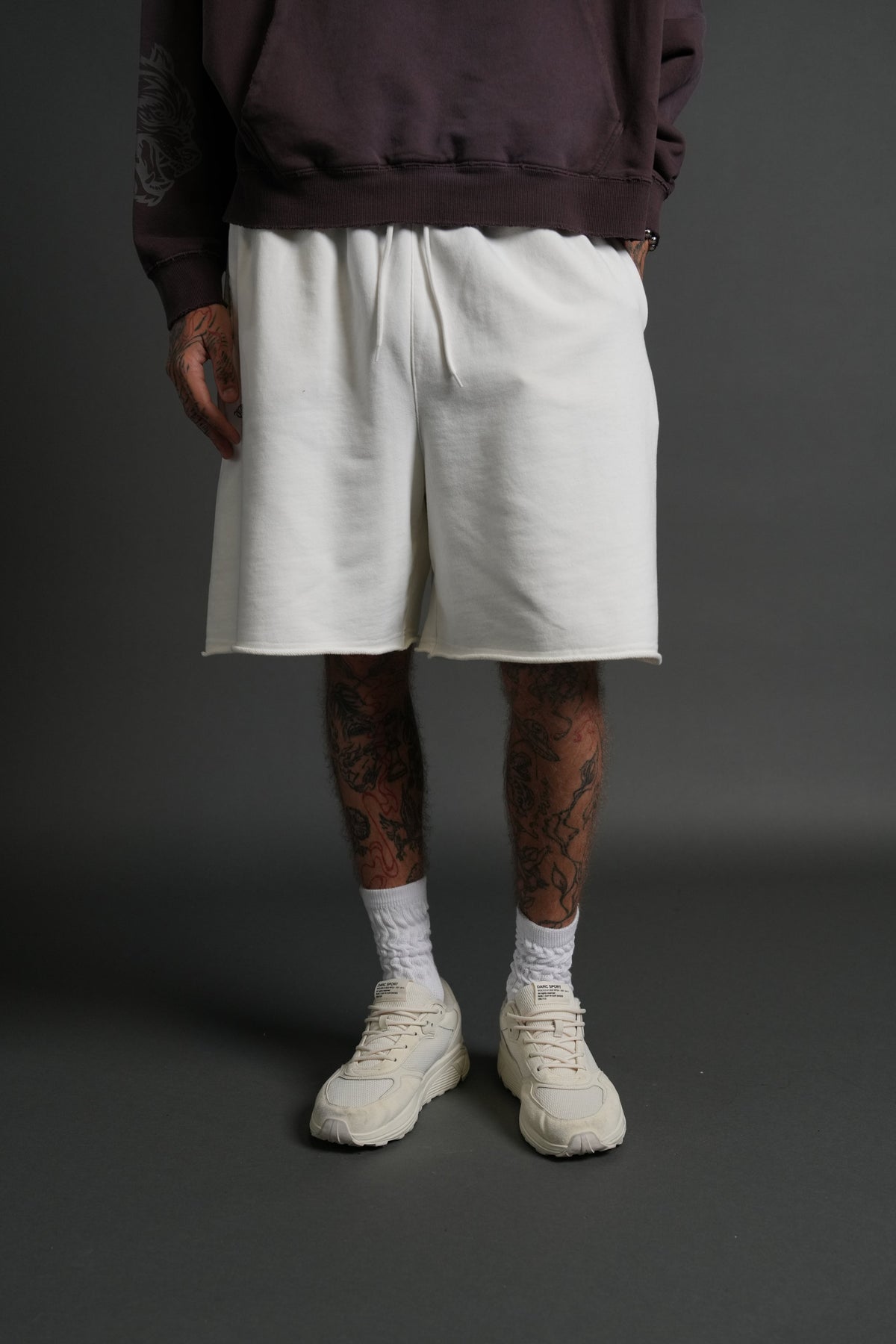 Darc Wandering Grunge Brock Sweat Shorts in Cream - imagem 2