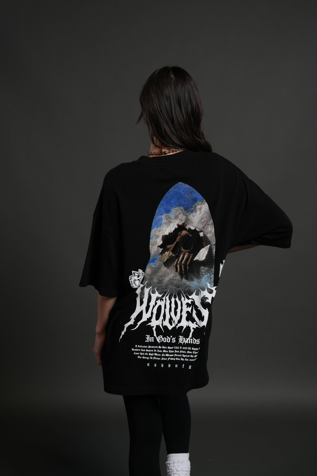 Through The Clouds "Premium" Oversized Tee in Black — imagem 10