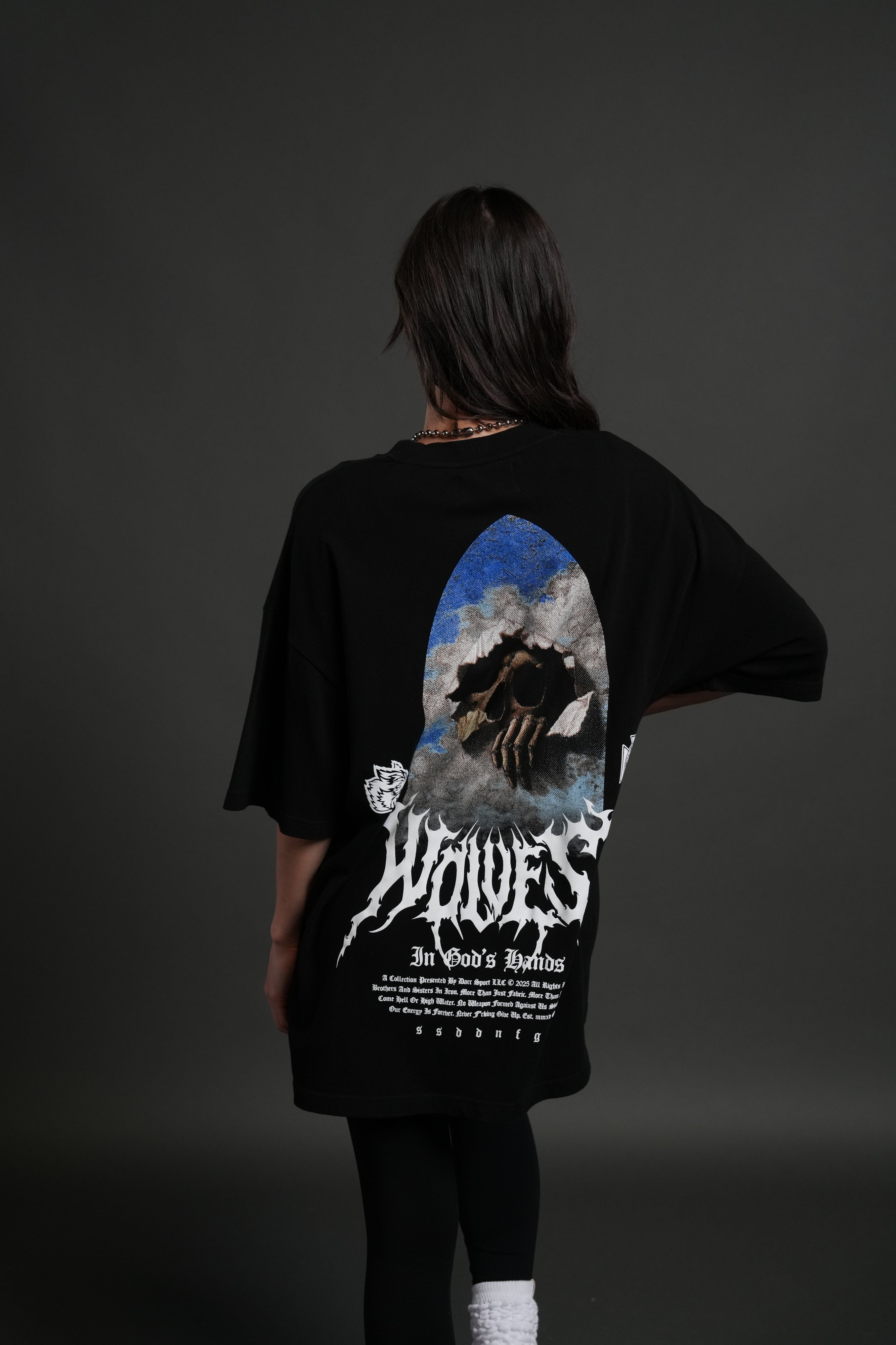Through The Clouds "Premium" Oversized Tee in Black — imagem 10