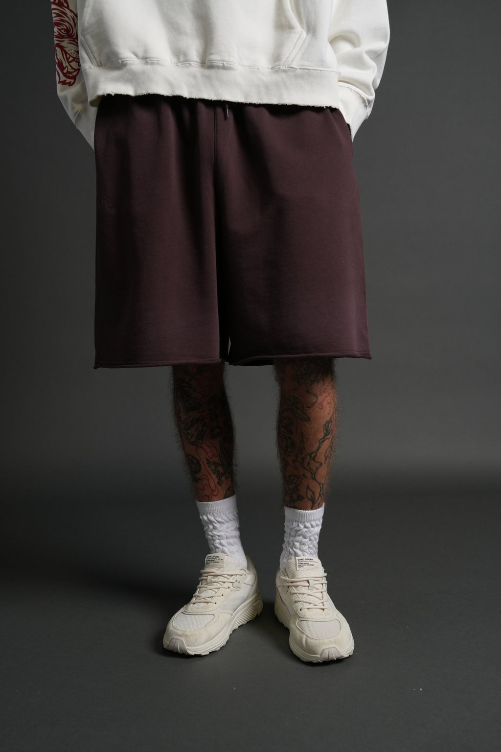 Darc Wandering Grunge Brock Sweat Shorts in Darc Garnet Drift Wash - imagem 2