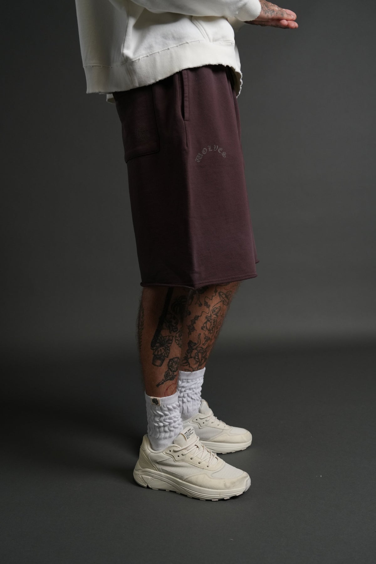 Darc Wandering Grunge Brock Sweat Shorts in Darc Garnet Drift Wash - imagem 5
