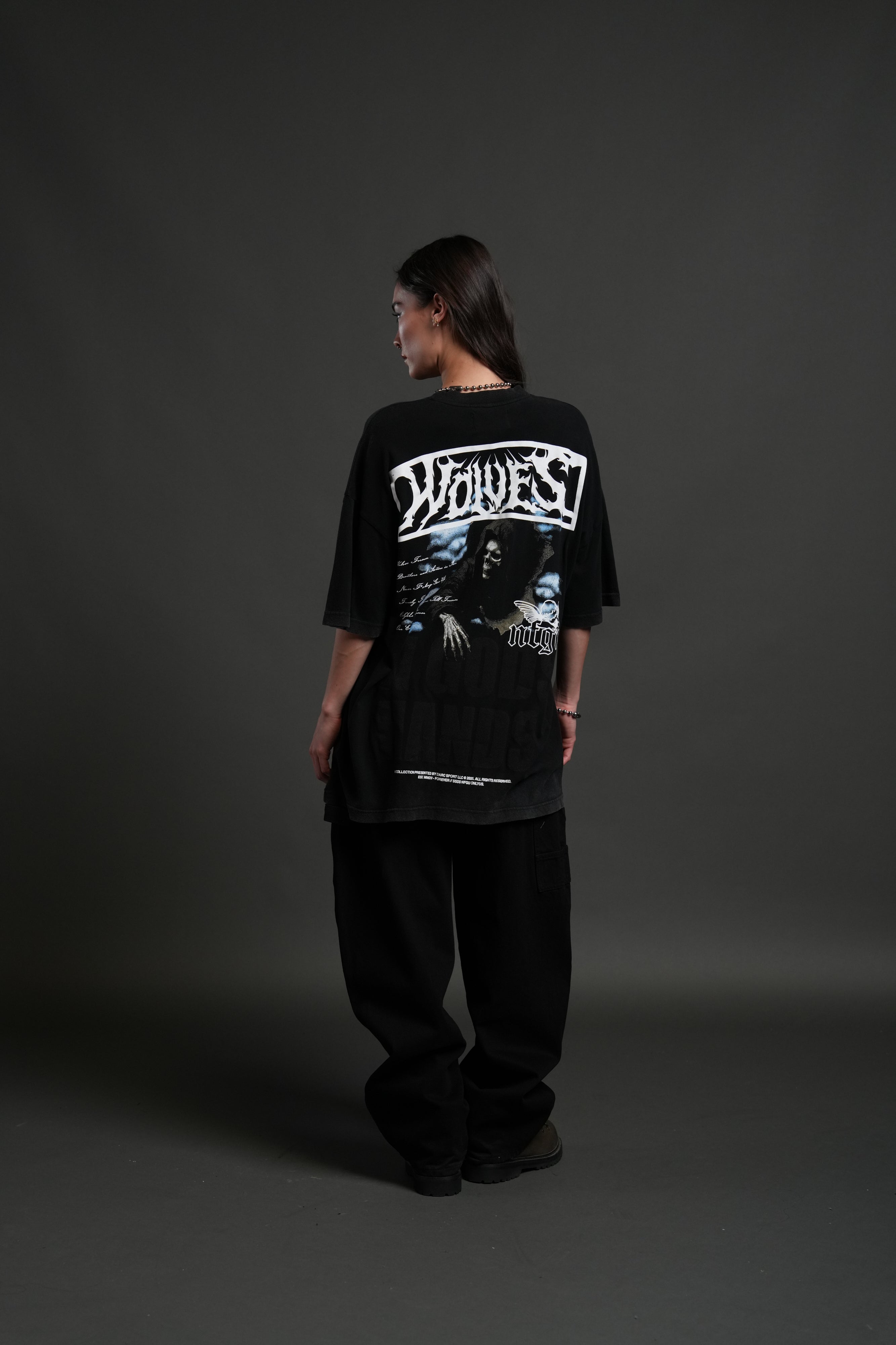 Deliver Us From Evil "Premium" Oversized Tee in Black — imagem 12