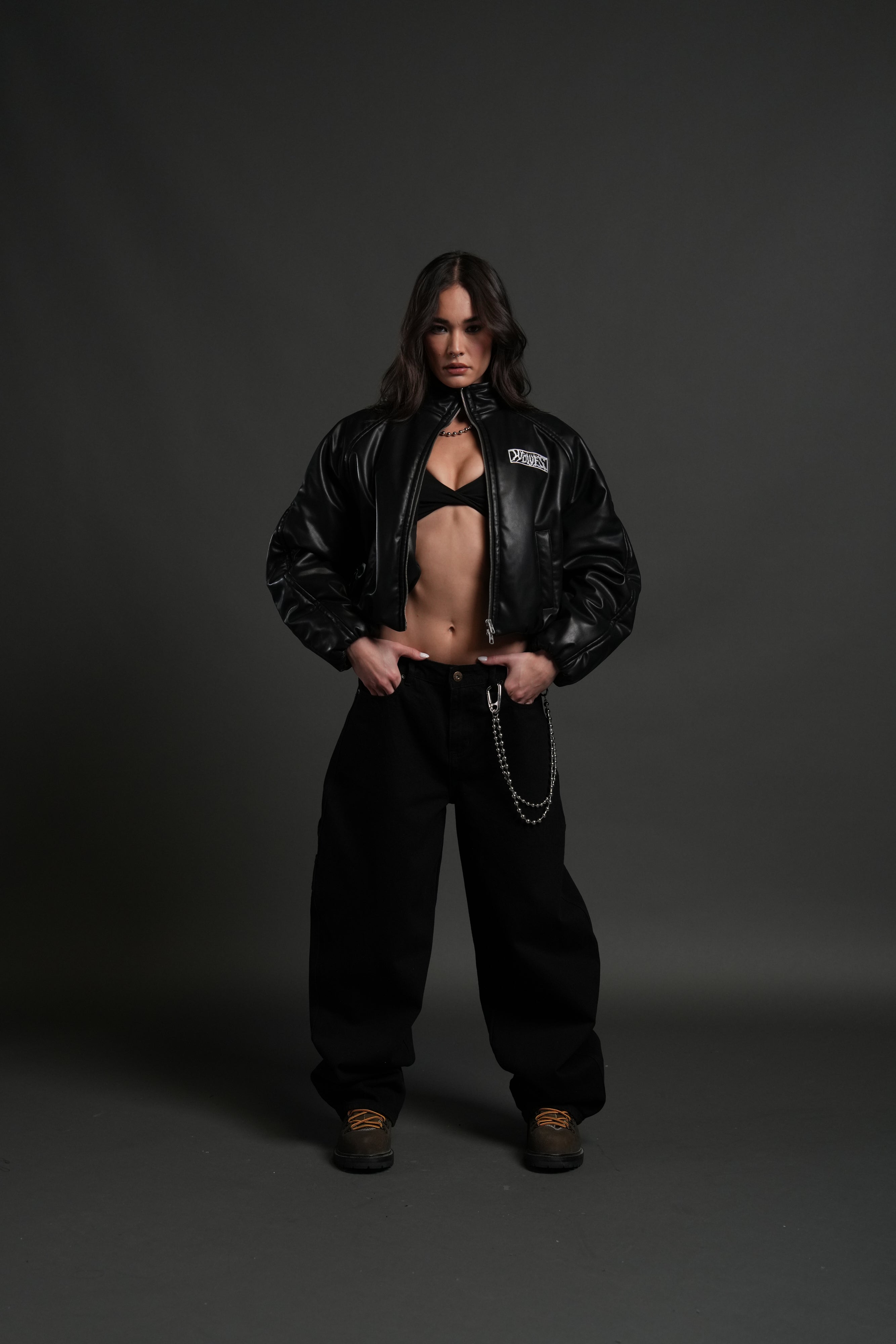 Midnight Wolves Sofia Faux Leather Bomber Jacket in Black — imagem 3
