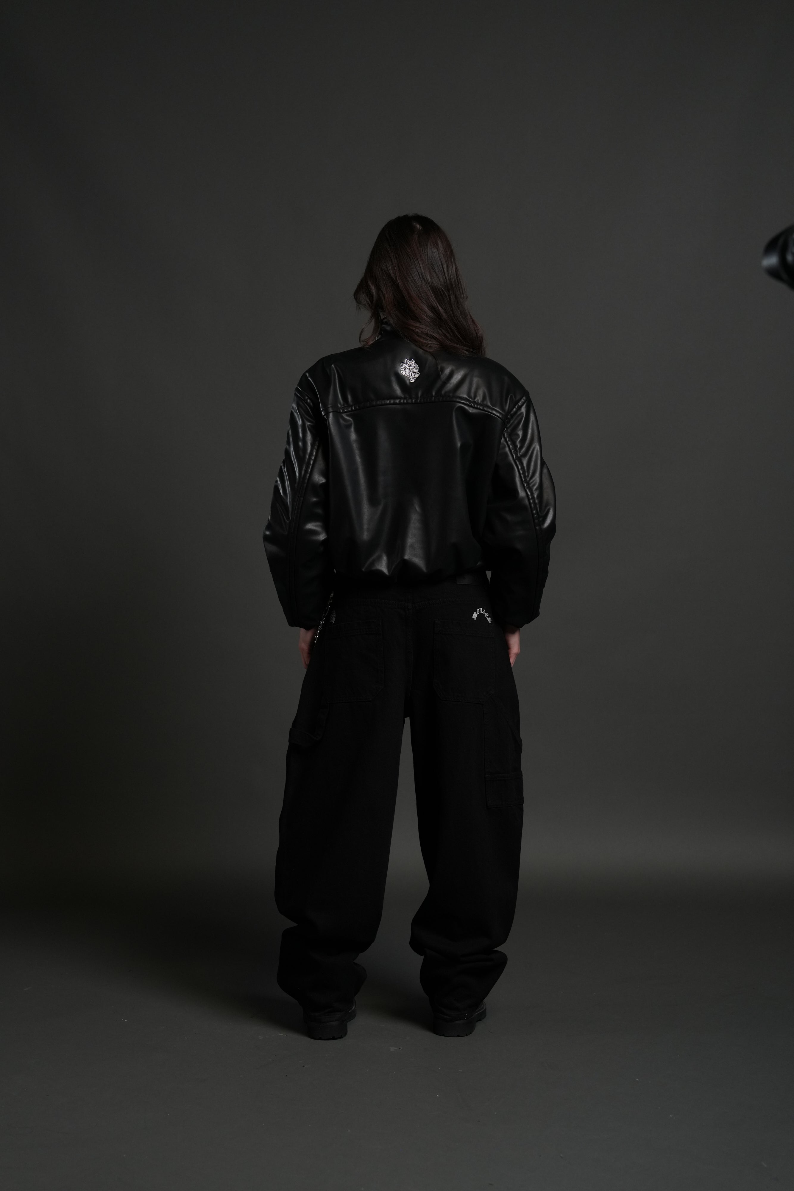 Midnight Wolves Sofia Faux Leather Bomber Jacket in Black — imagem 4