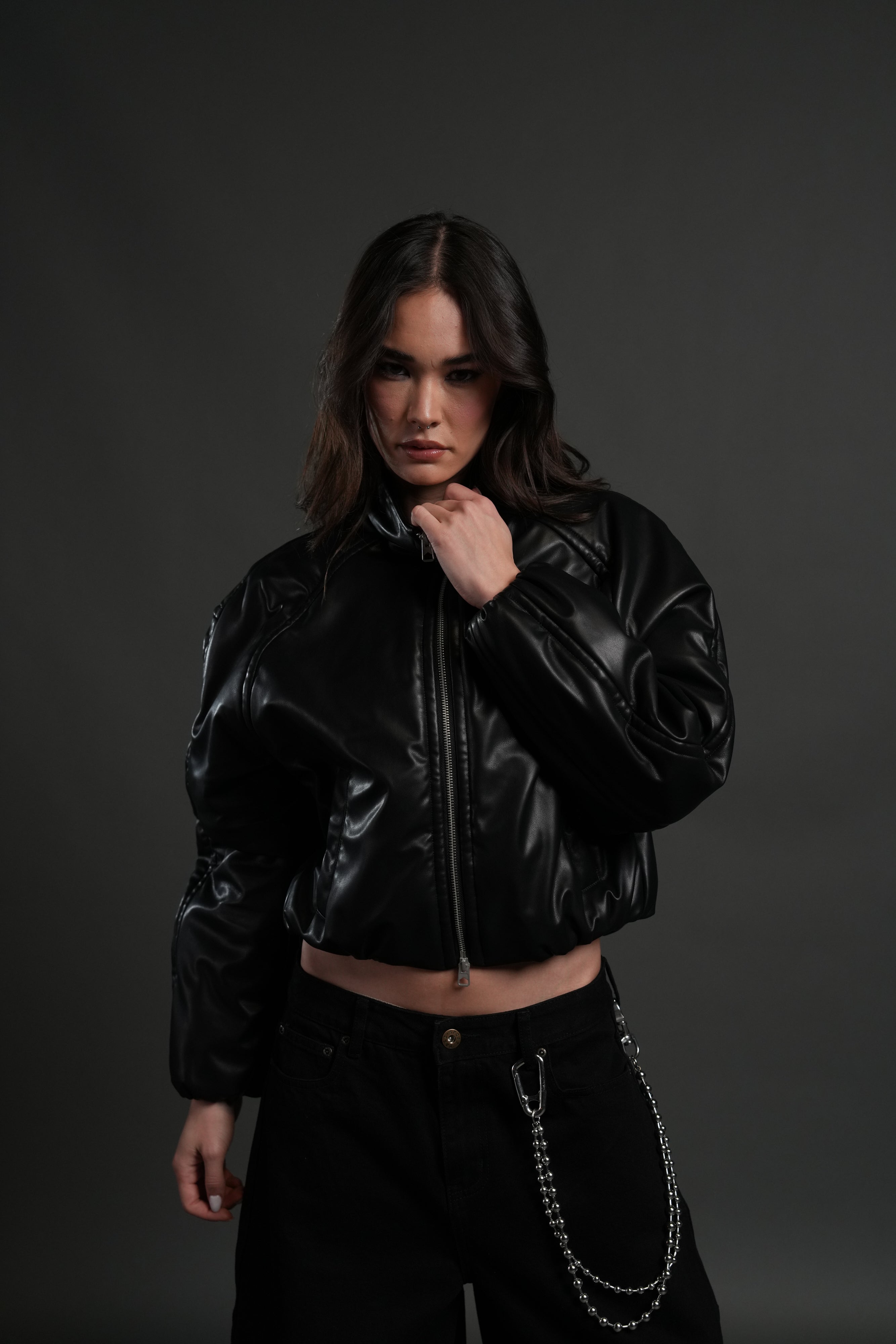 Midnight Wolves Sofia Faux Leather Bomber Jacket in Black — imagem 1