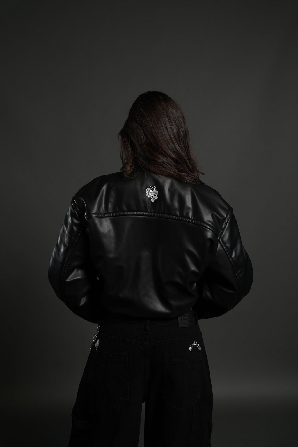Midnight Wolves Sofia Faux Leather Bomber Jacket in Black — imagem 2