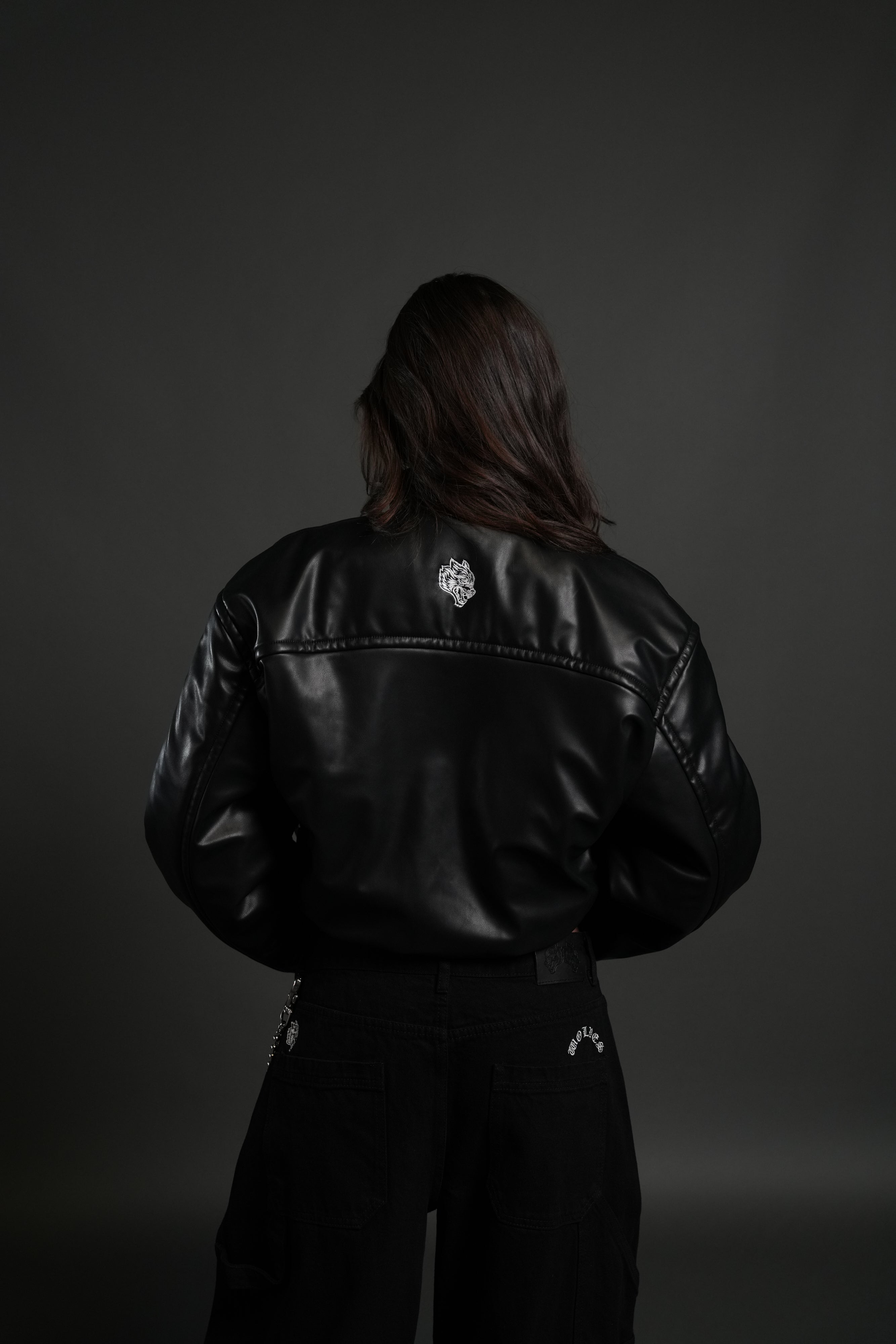 Midnight Wolves Sofia Faux Leather Bomber Jacket in Black — imagem 2