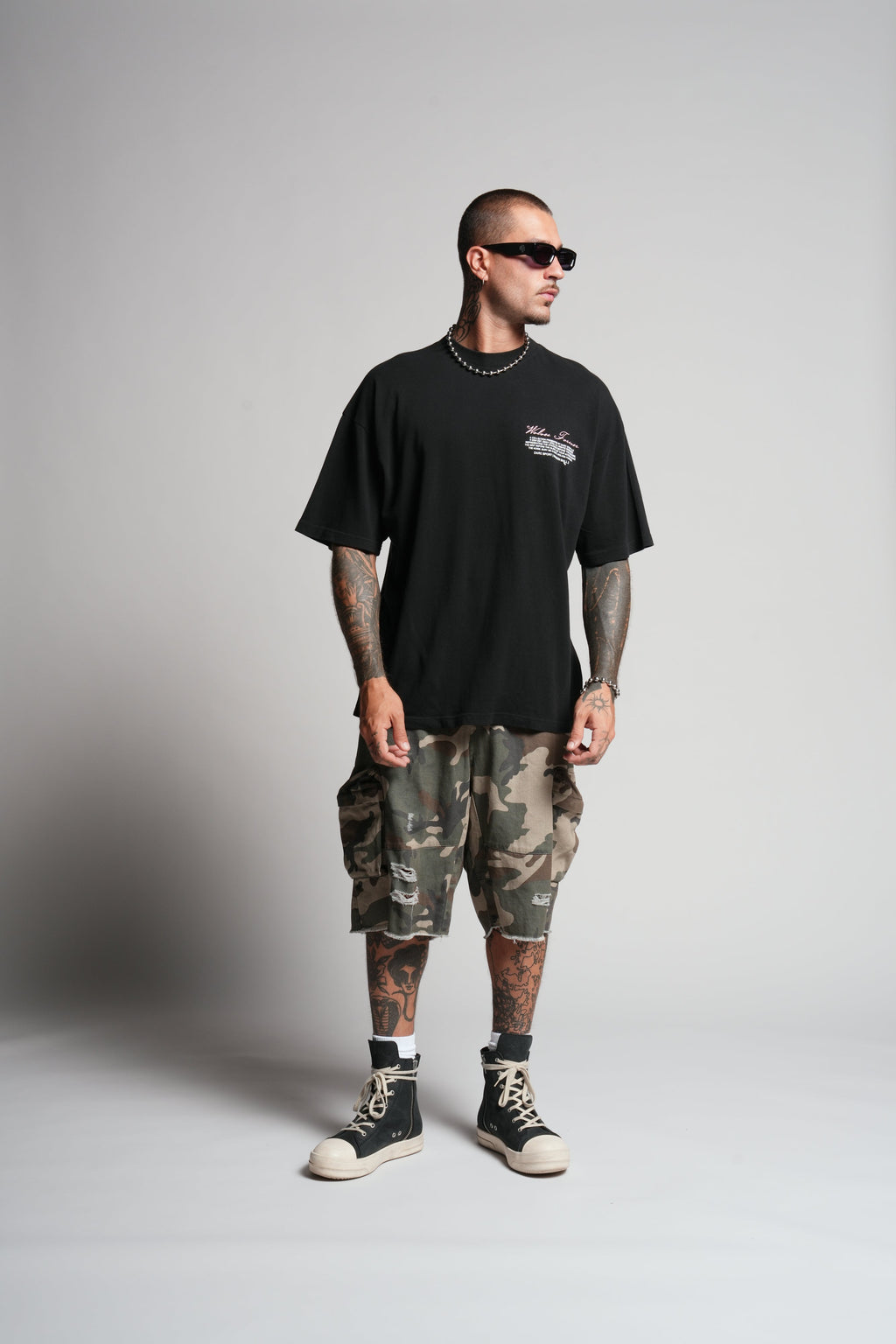 Piccolo "Premium" Oversized Unisex Tee in Black — imagem 5