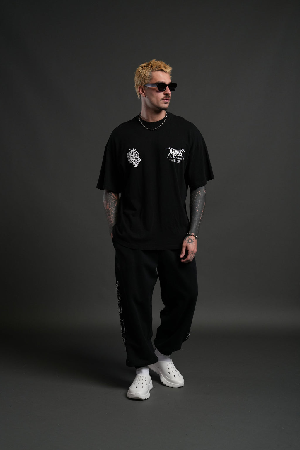 Through The Clouds "Premium" Oversized Tee in Black — imagem 5