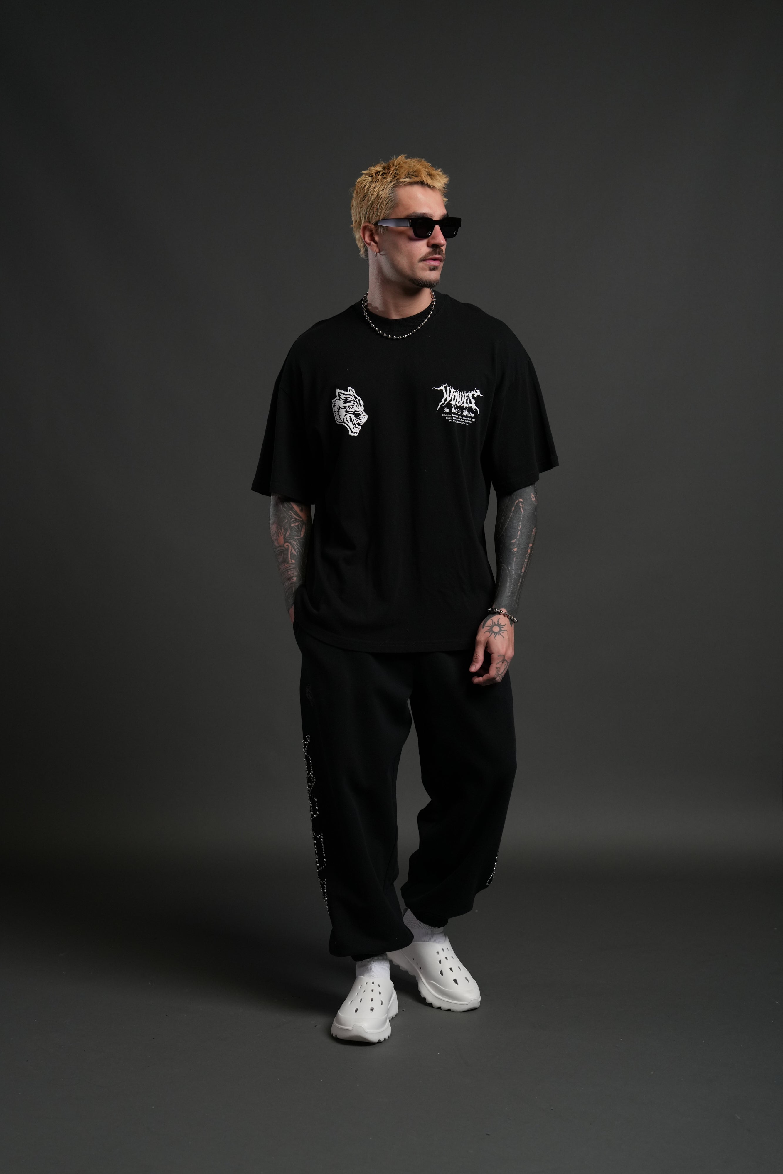 Through The Clouds "Premium" Oversized Tee in Black — imagem 5