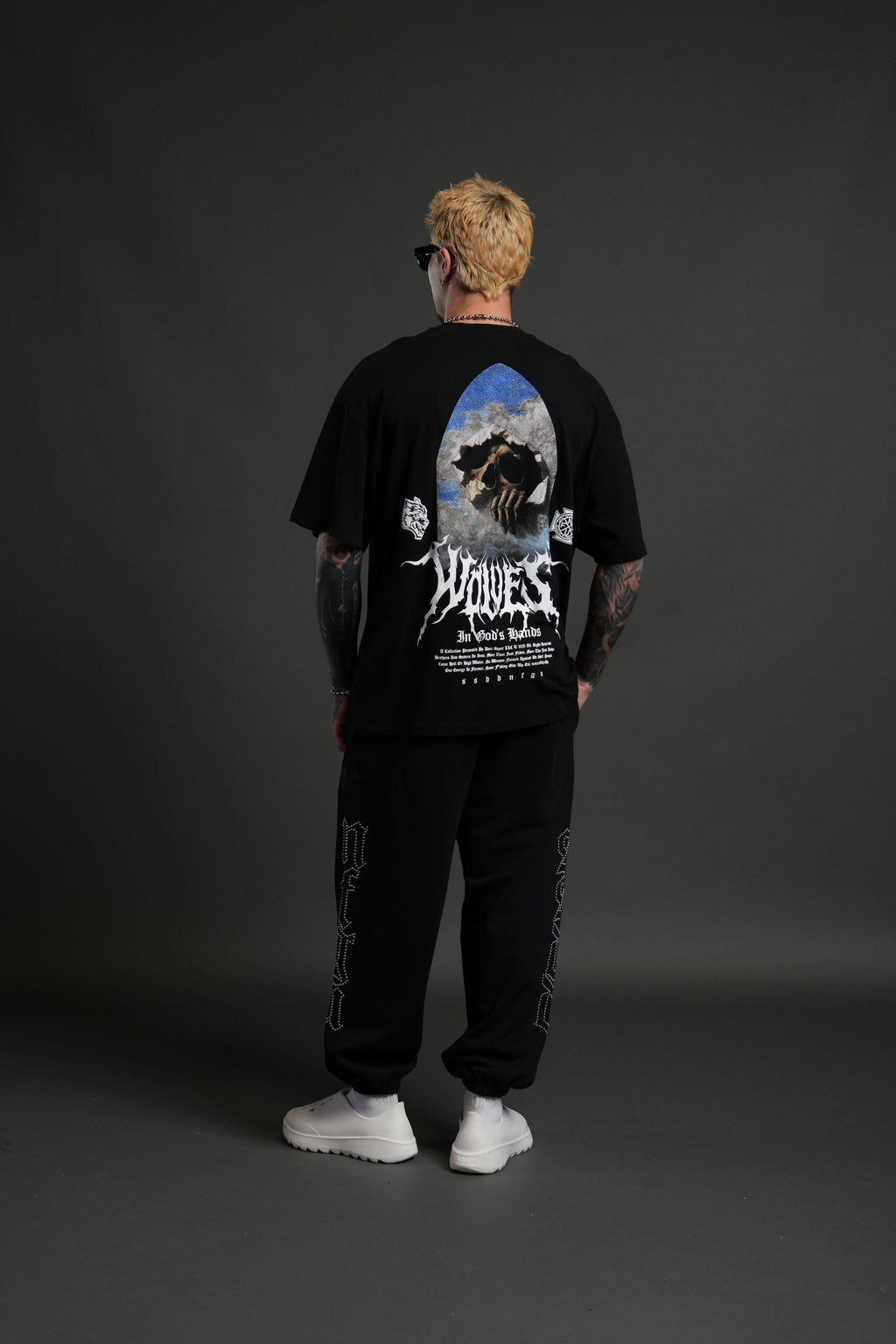 Through The Clouds "Premium" Oversized Tee in Black — imagem 6