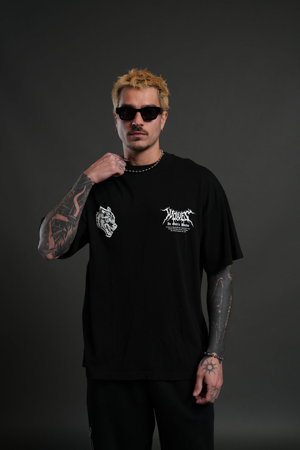 Through The Clouds "Premium" Oversized Tee in Black — imagem 2