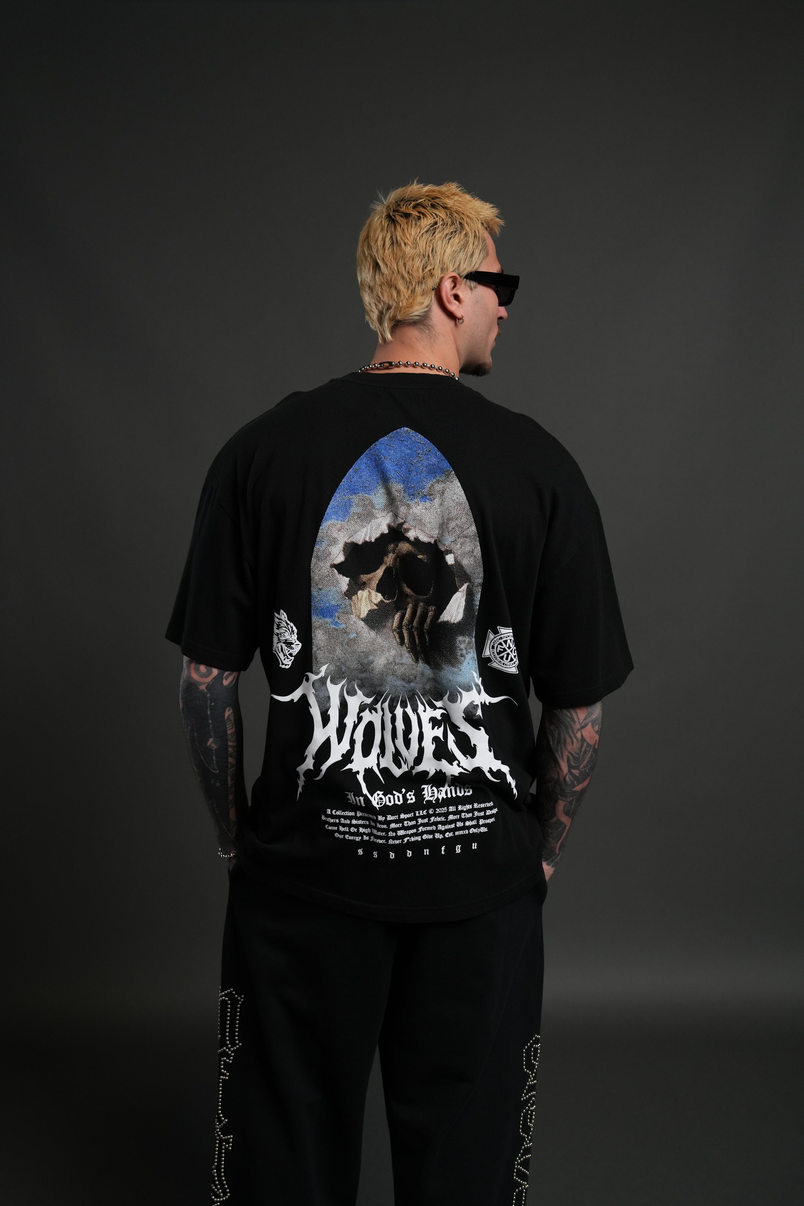 Through The Clouds "Premium" Oversized Tee in Black — imagem 4