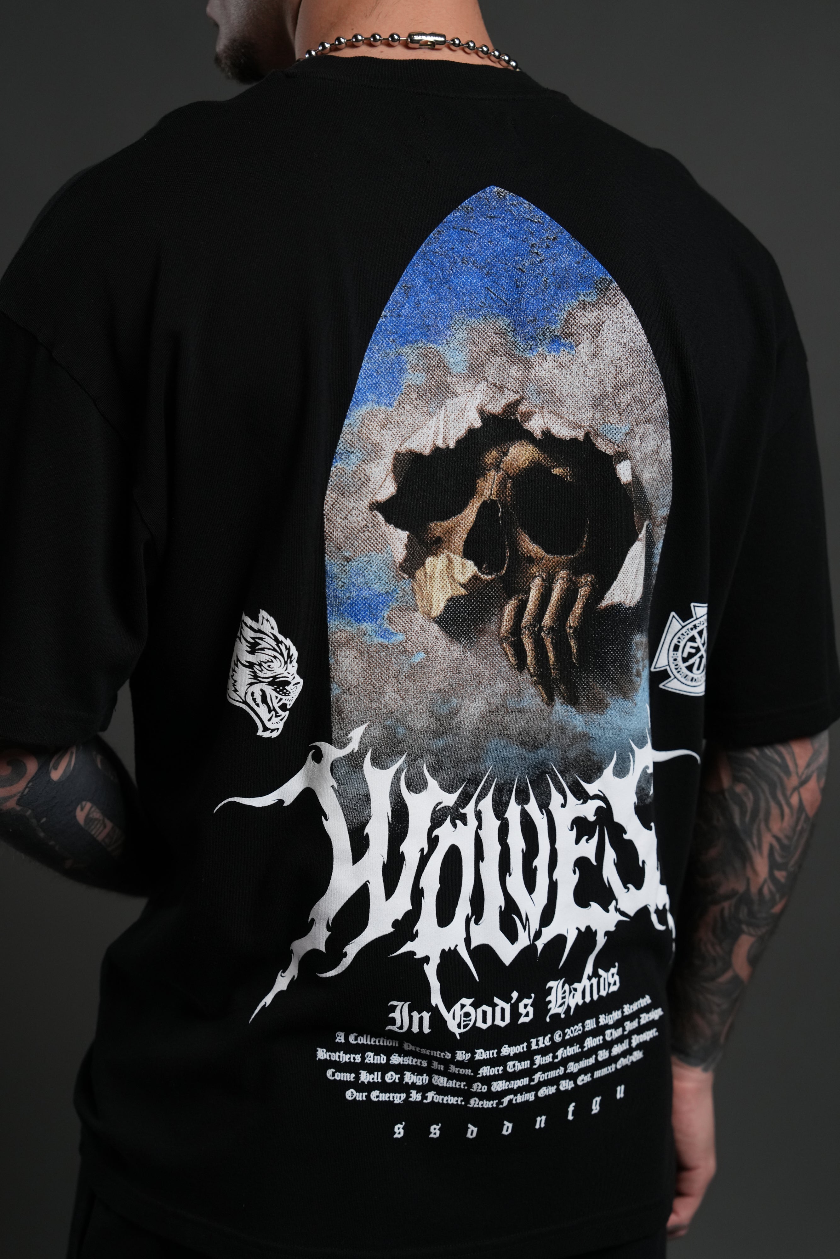 Through The Clouds "Premium" Oversized Tee in Black — imagem 8