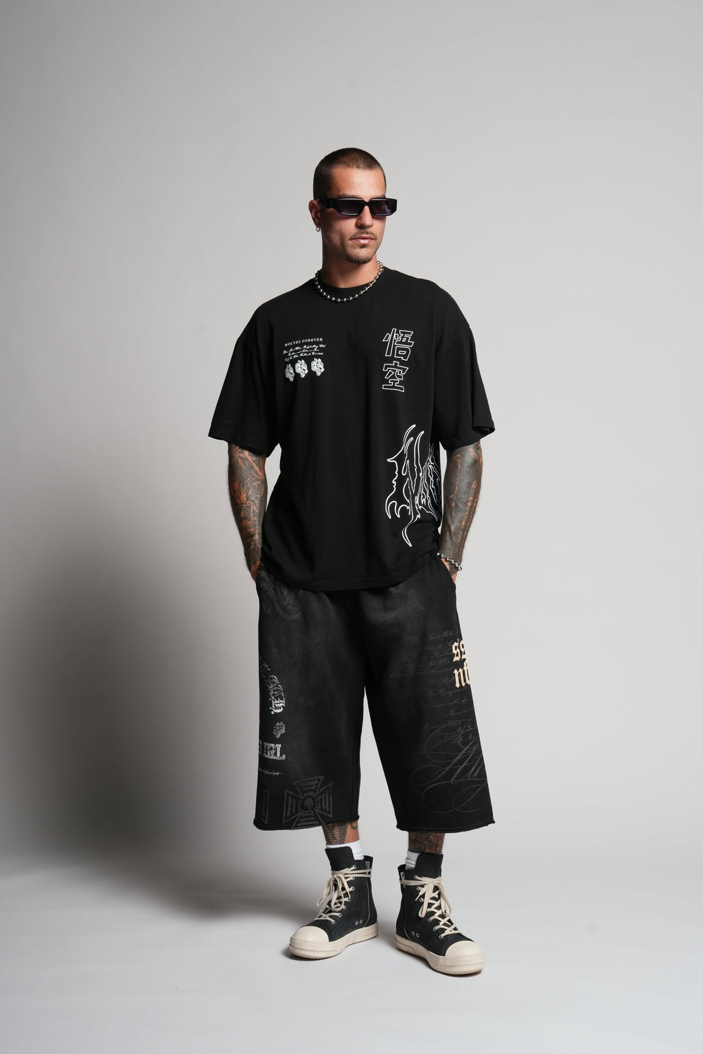 Goku "Premium" Oversized Tee in Black — imagem 5
