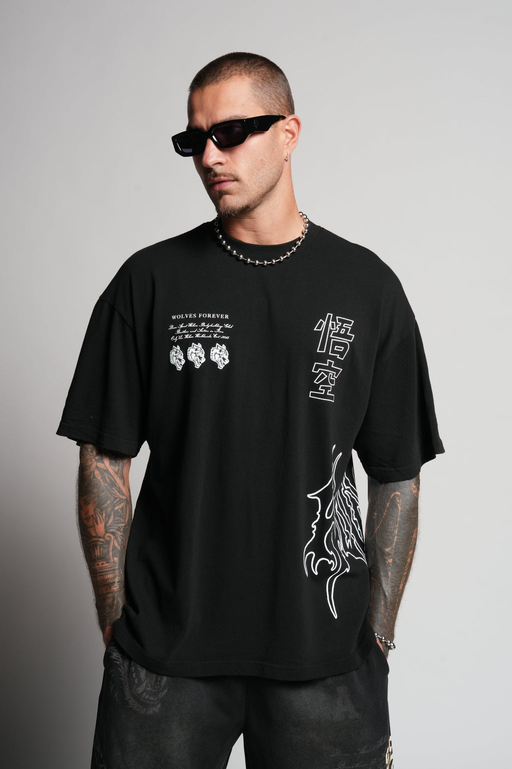 Goku "Premium" Oversized Tee in Black — imagem 2