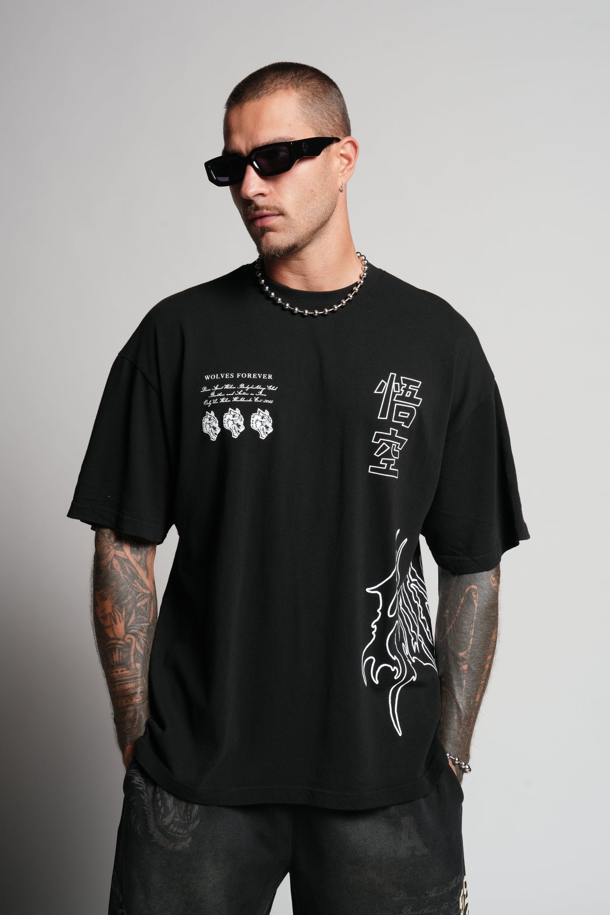 Goku "Premium" Oversized Tee in Black — imagem 2