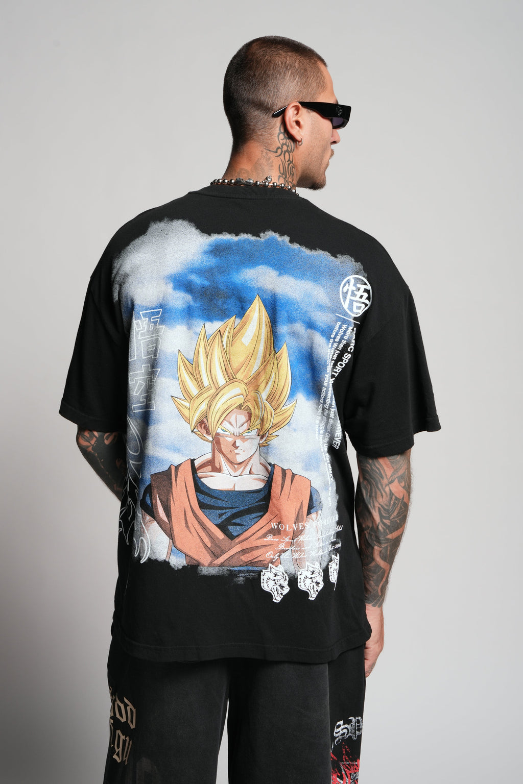 Goku "Premium" Oversized Tee in Black — imagem 4