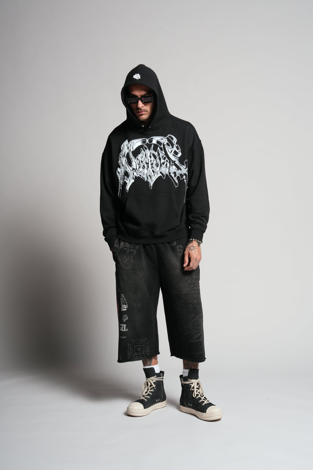 Absolute Form "Pierce" Hoodie in Black — imagem 6