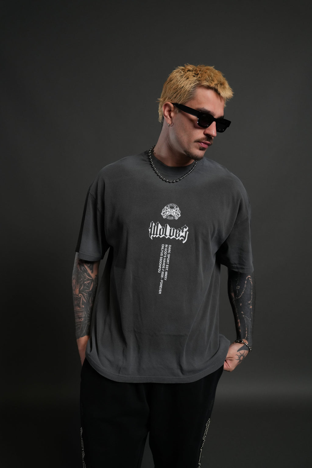 In God's Hands "Premium" Oversized Tee in Wolf Gray Drift Wash — imagem 2