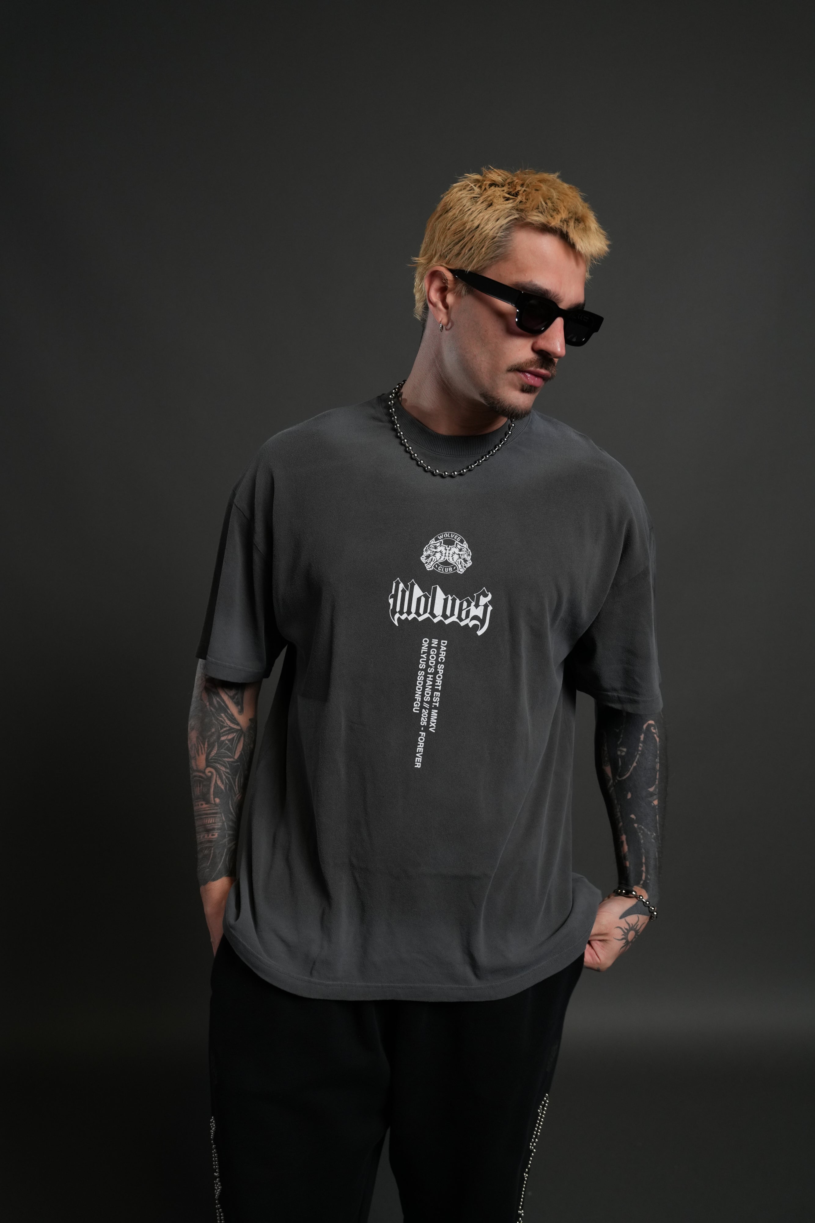 In God's Hands "Premium" Oversized Tee in Wolf Gray Drift Wash — imagem 2