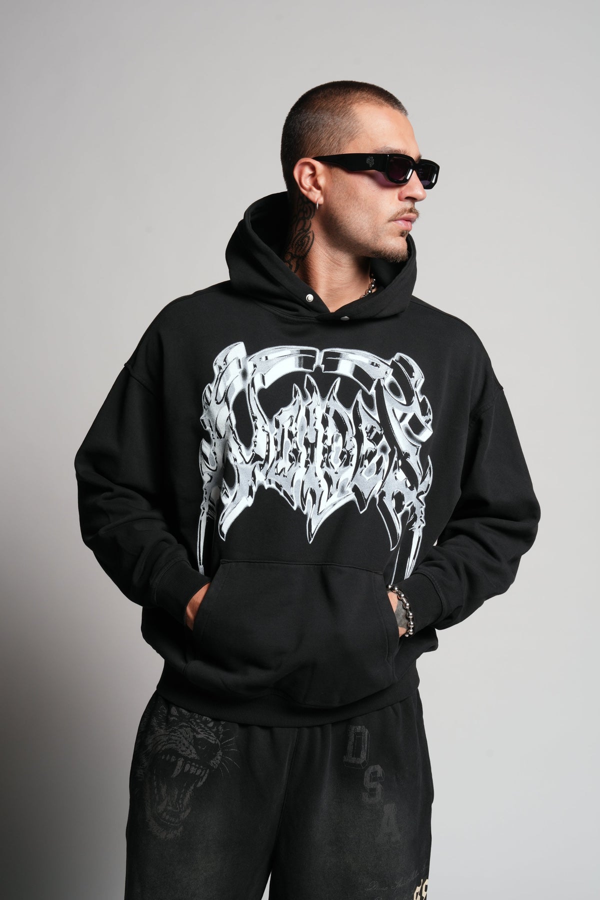 Absolute Form "Pierce" Hoodie in Black — imagem 2