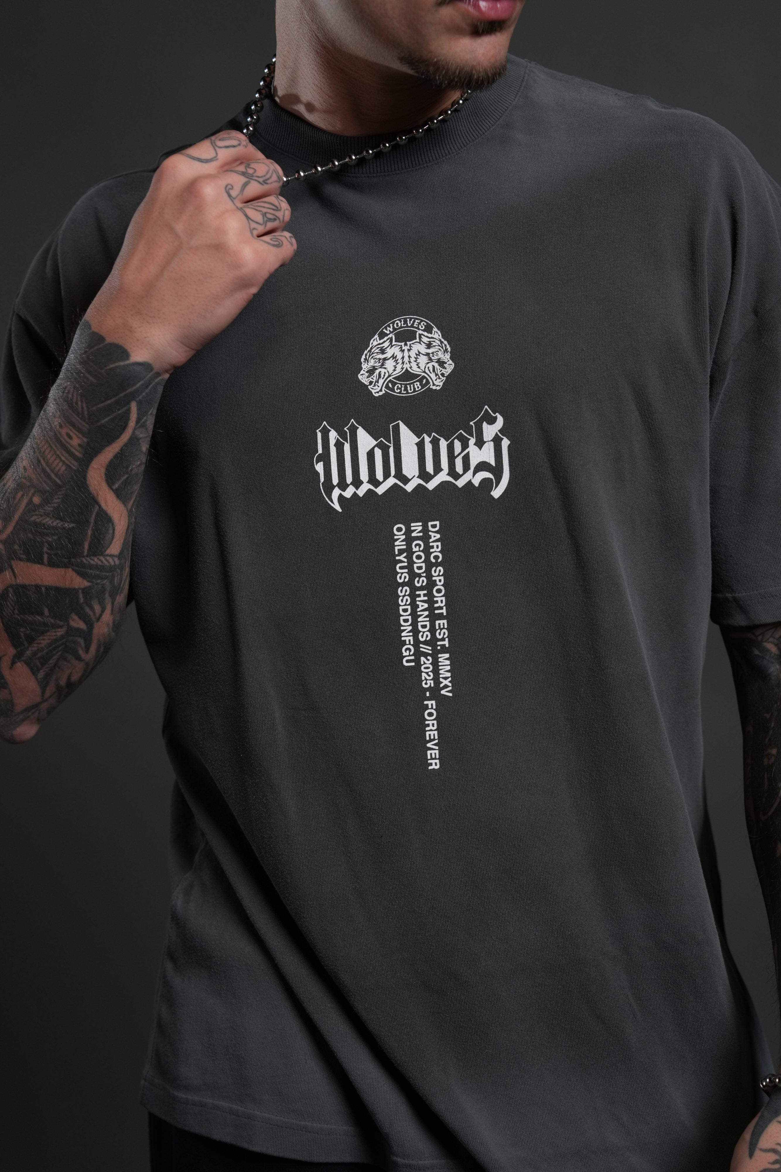 In God's Hands "Premium" Oversized Tee in Wolf Gray Drift Wash — imagem 6