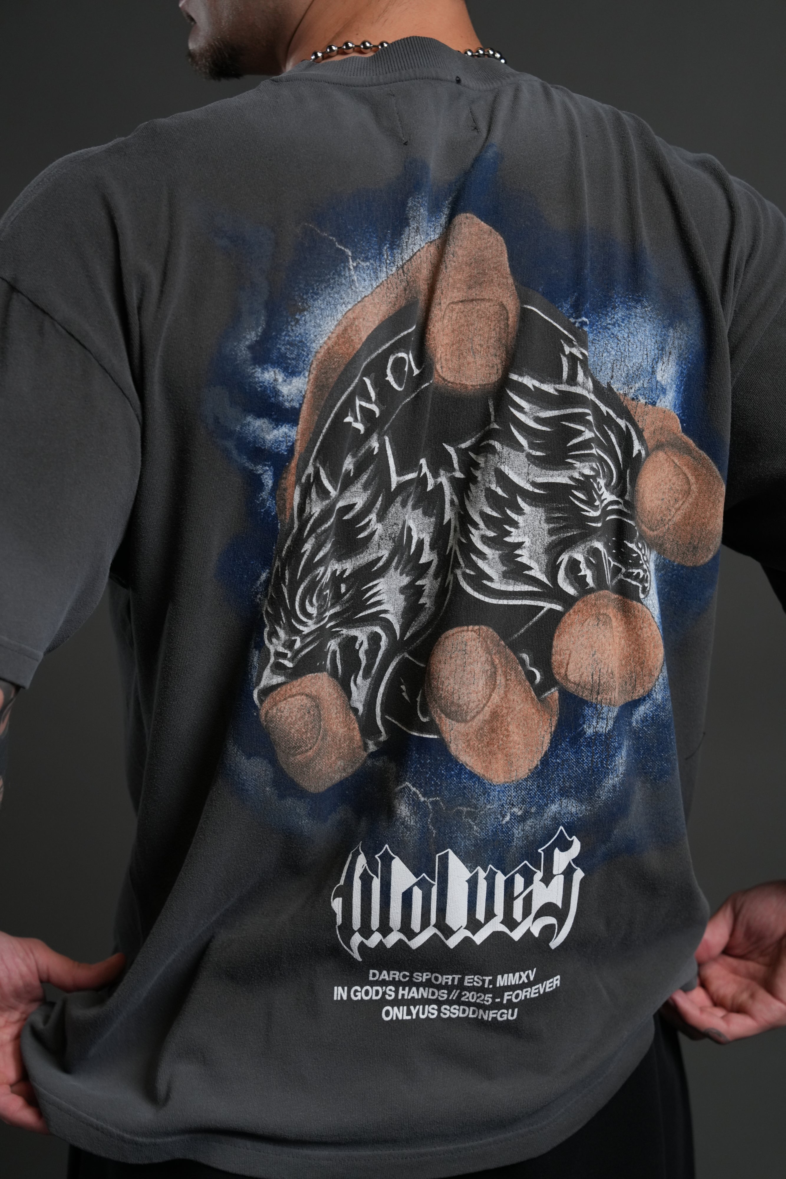 In God's Hands "Premium" Oversized Tee in Wolf Gray Drift Wash — imagem 5