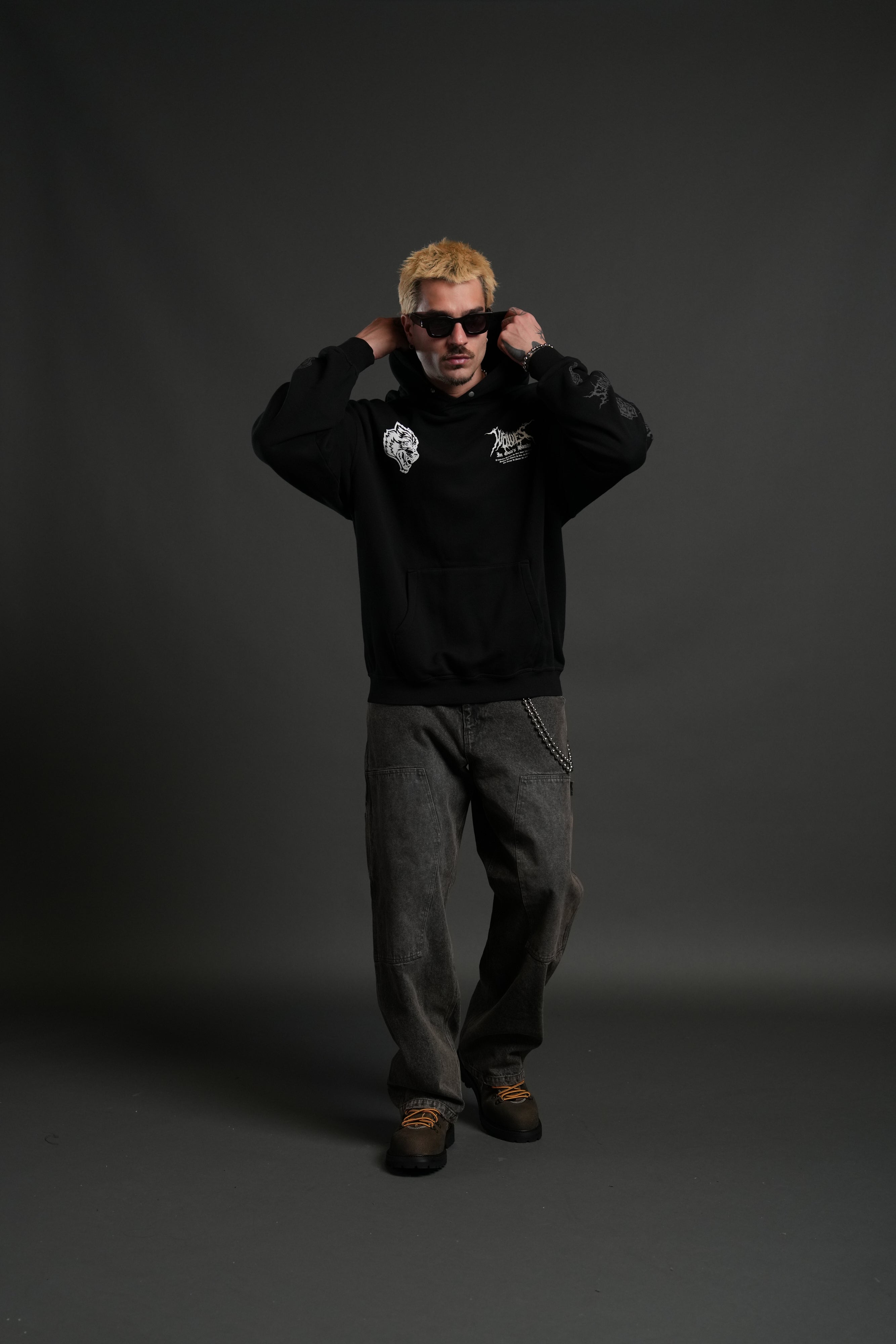 Through the Clouds "Pierce" Hoodie in Black — imagem 5