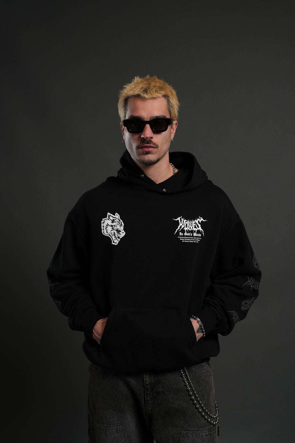 Through the Clouds "Pierce" Hoodie in Black — imagem 2