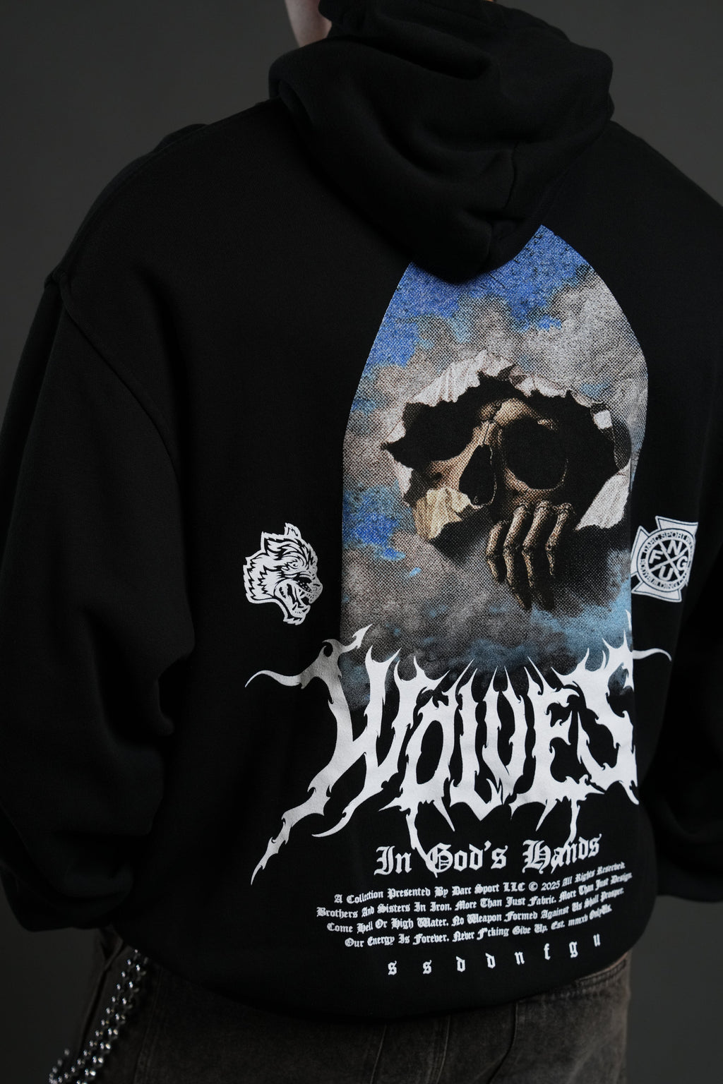 Through the Clouds "Pierce" Hoodie in Black — imagem 8