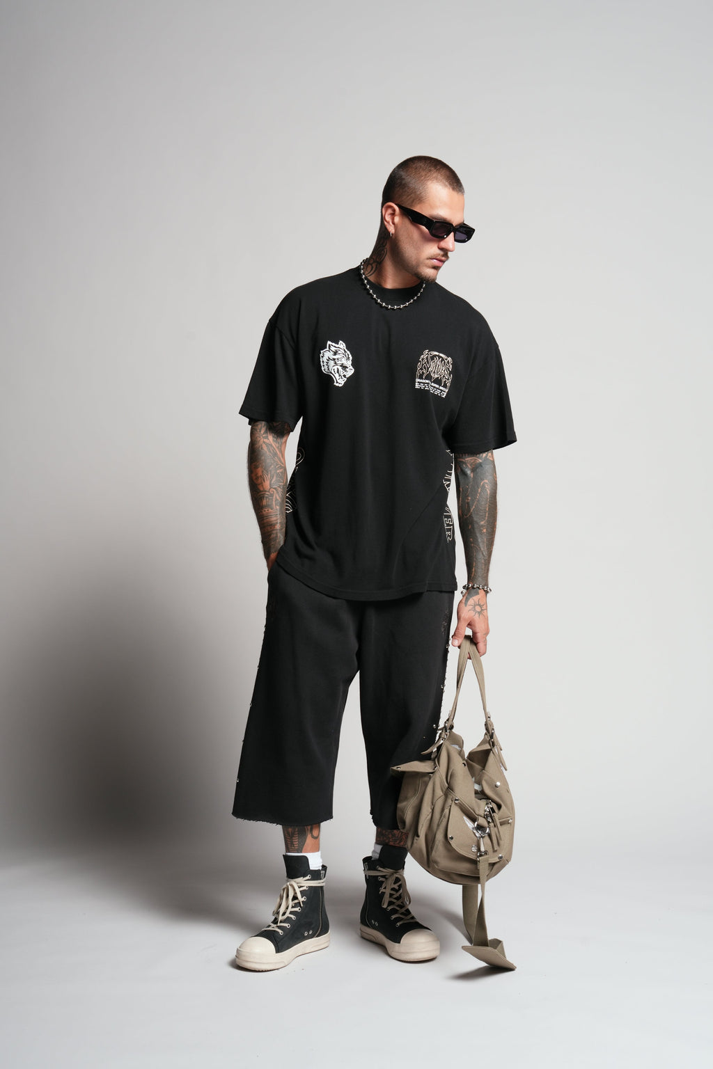 Our Reason "Premium" Oversized Tee in Black — imagem 5