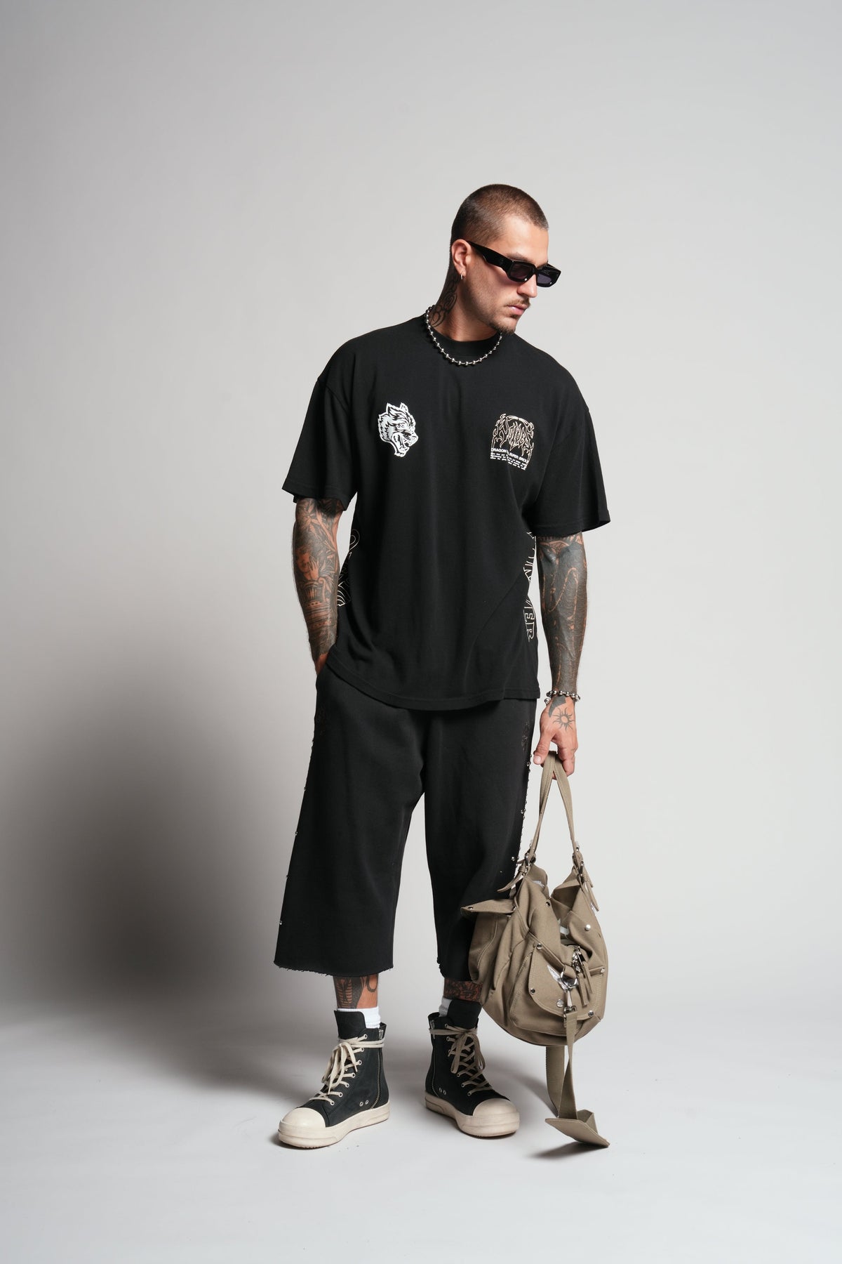 Our Reason "Premium" Oversized Tee in Black — imagem 5