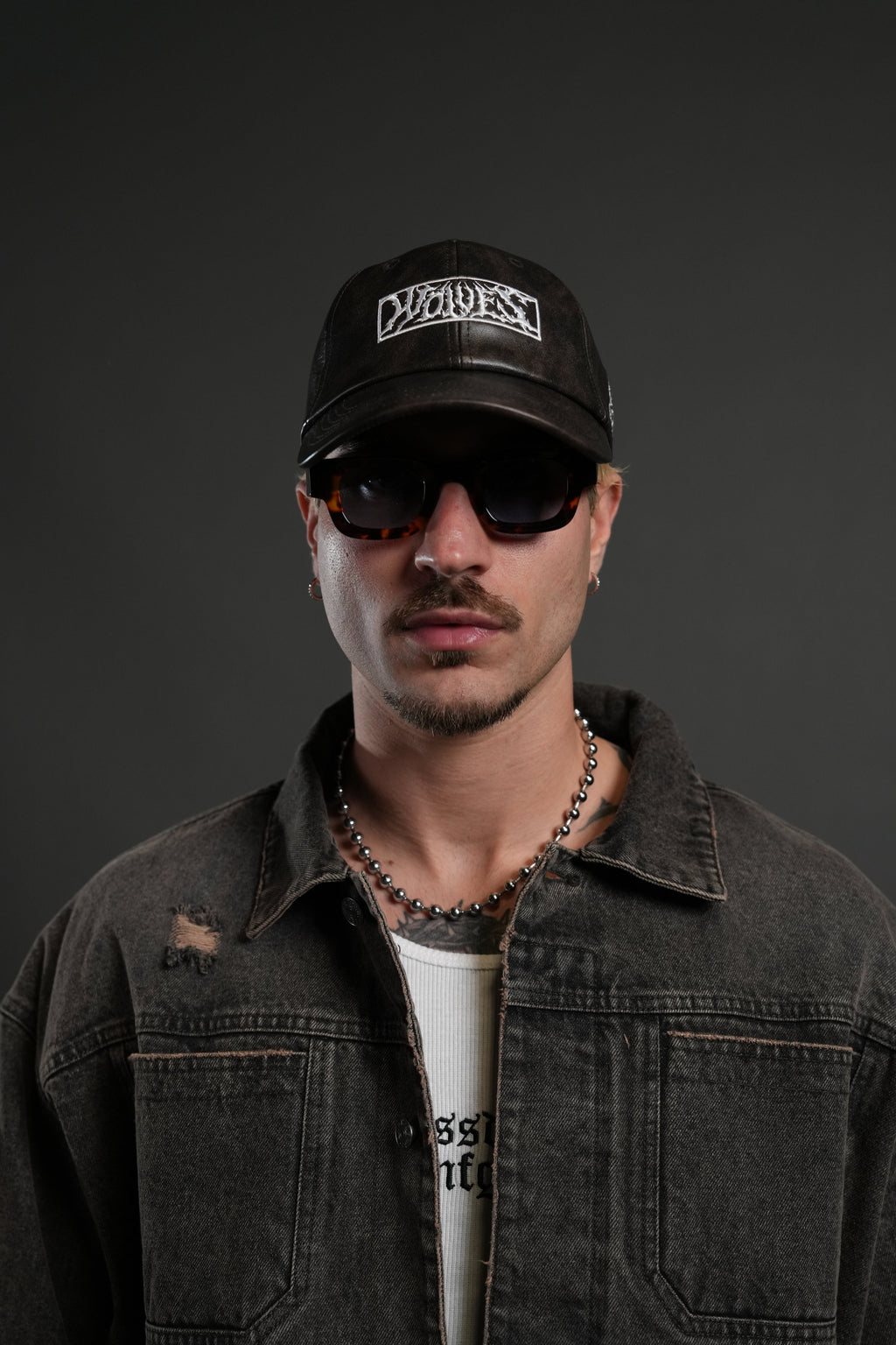 Midnight Wolves Faux Leather Dad Hat in Black — imagem 6