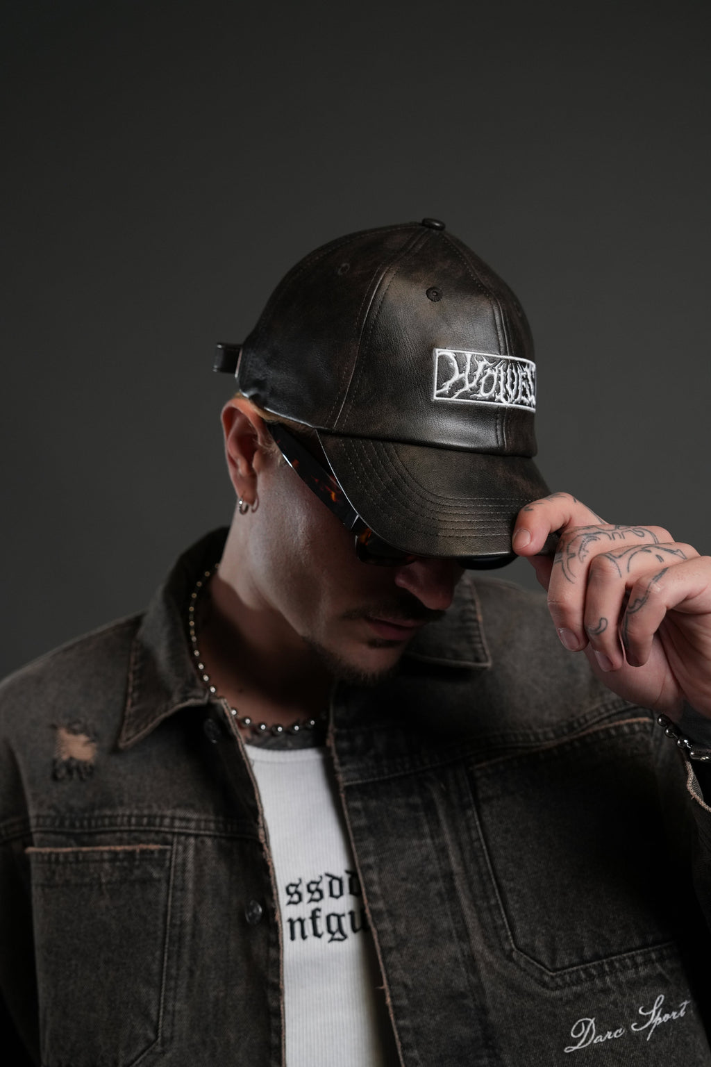 Midnight Wolves Faux Leather Dad Hat in Black — imagem 8