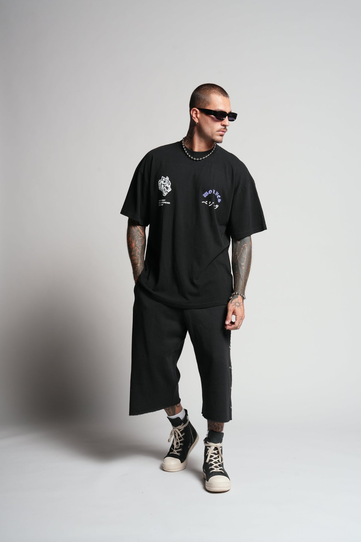 One Of Us "Premium" Oversized Tee in Black — imagem 5
