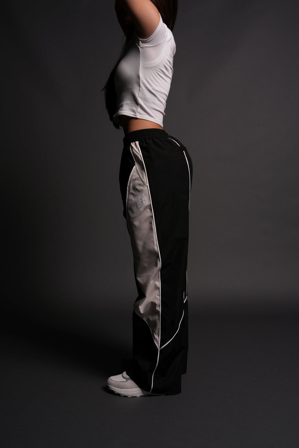 Dual Wolf Quinn Track Pants in Black/Sand — imagem 2