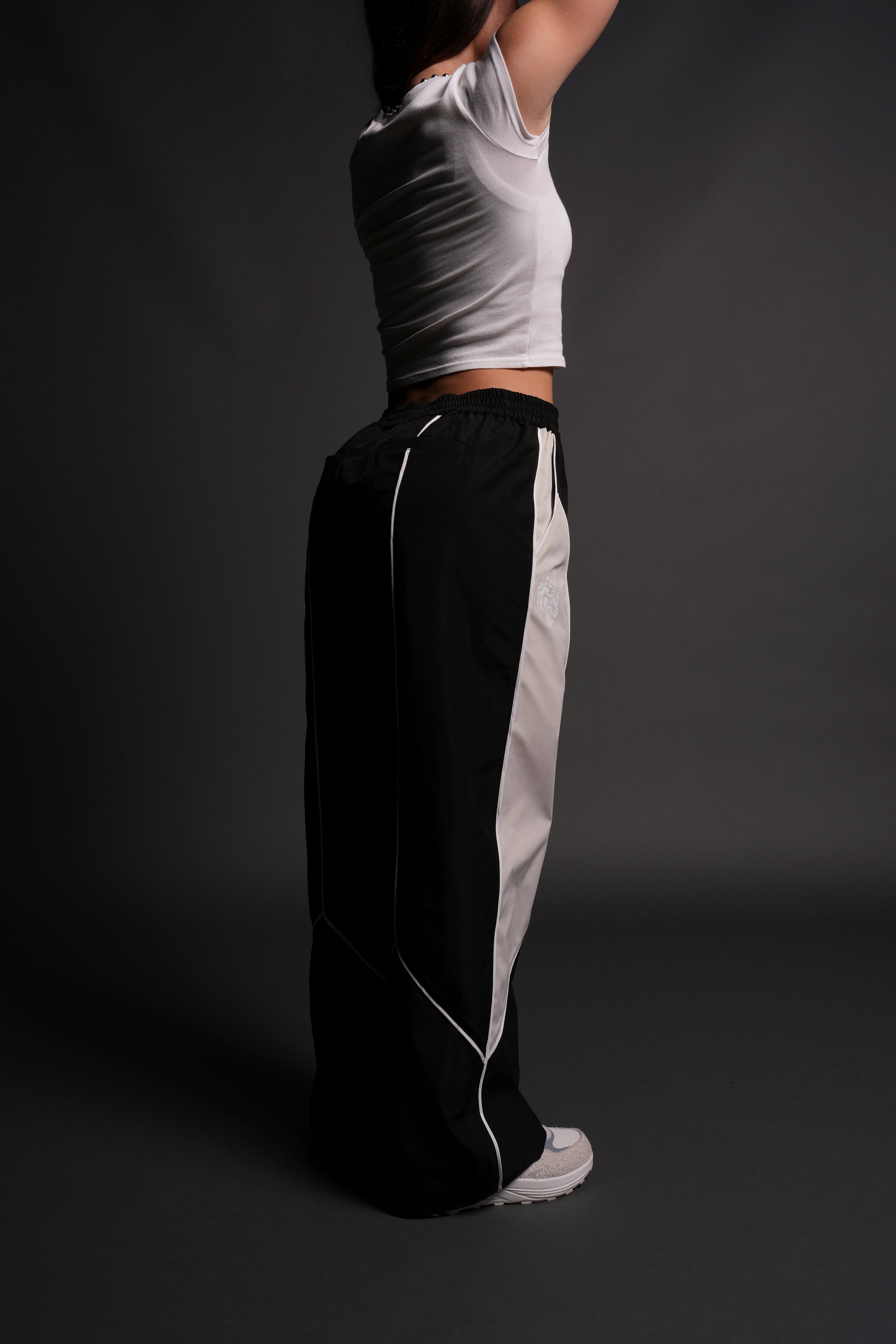 Dual Wolf Quinn Track Pants in Black/Sand — imagem 7